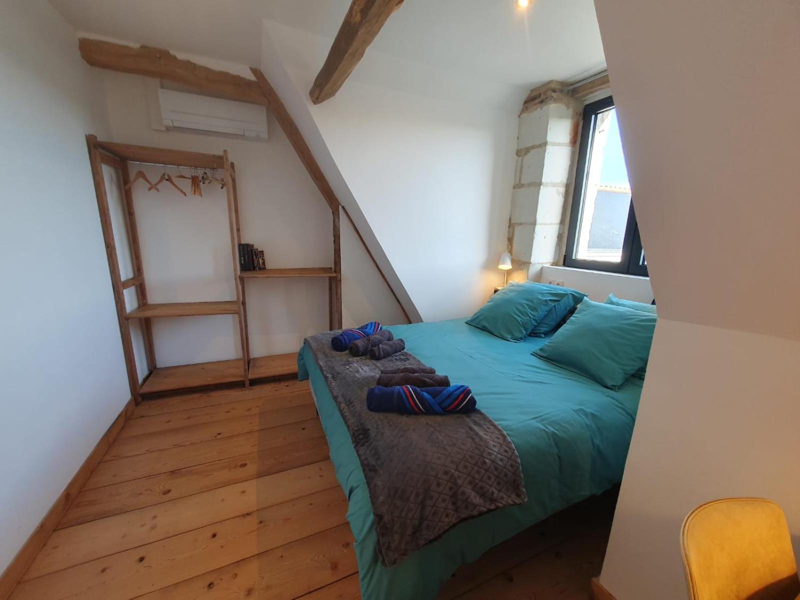 de la salle gite 8 personnes à la campagne avec jacuzzi 4 chambres 3 WC