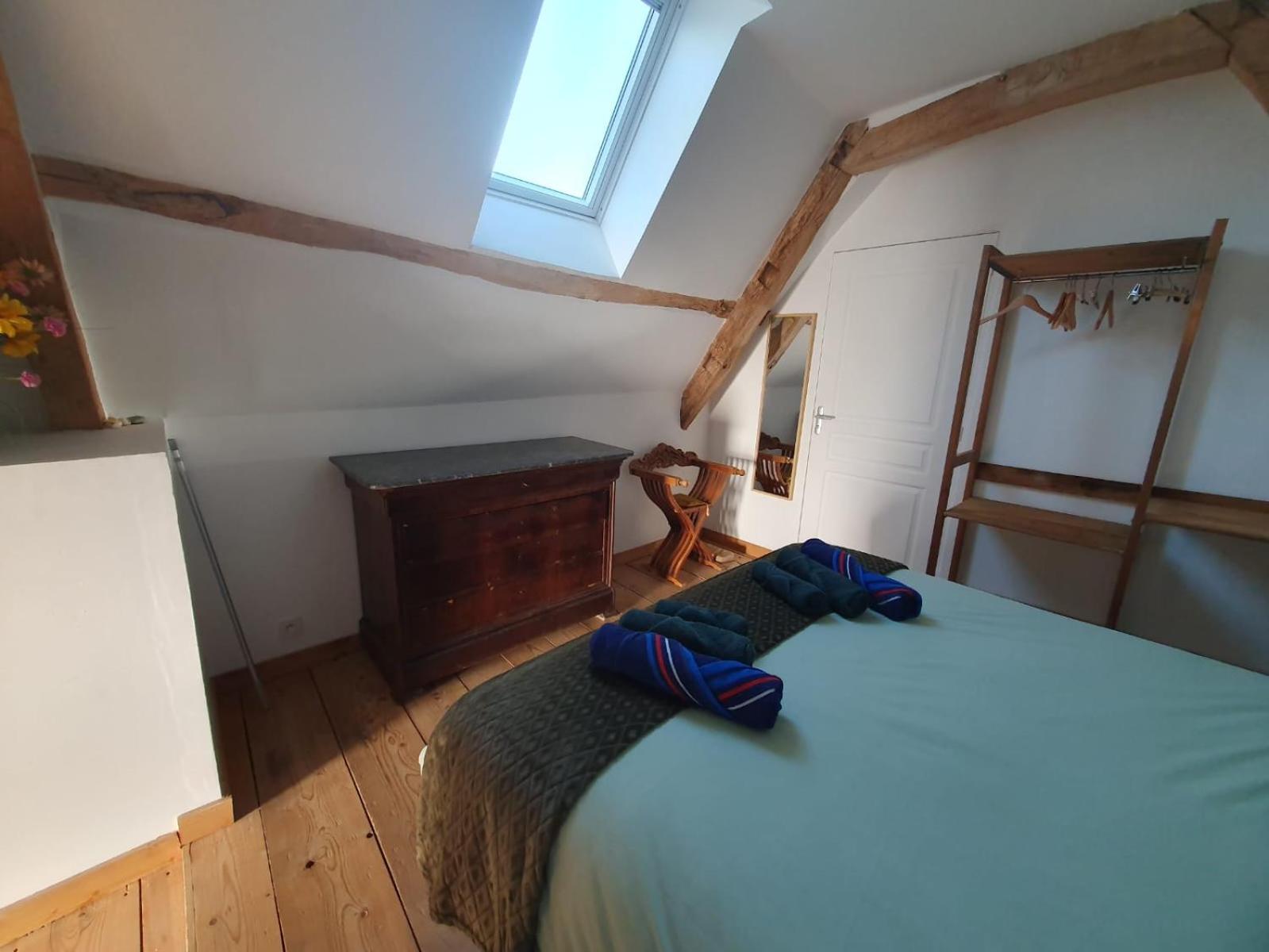 de la salle gite 8 personnes à la campagne avec jacuzzi 4 chambres 3 WC