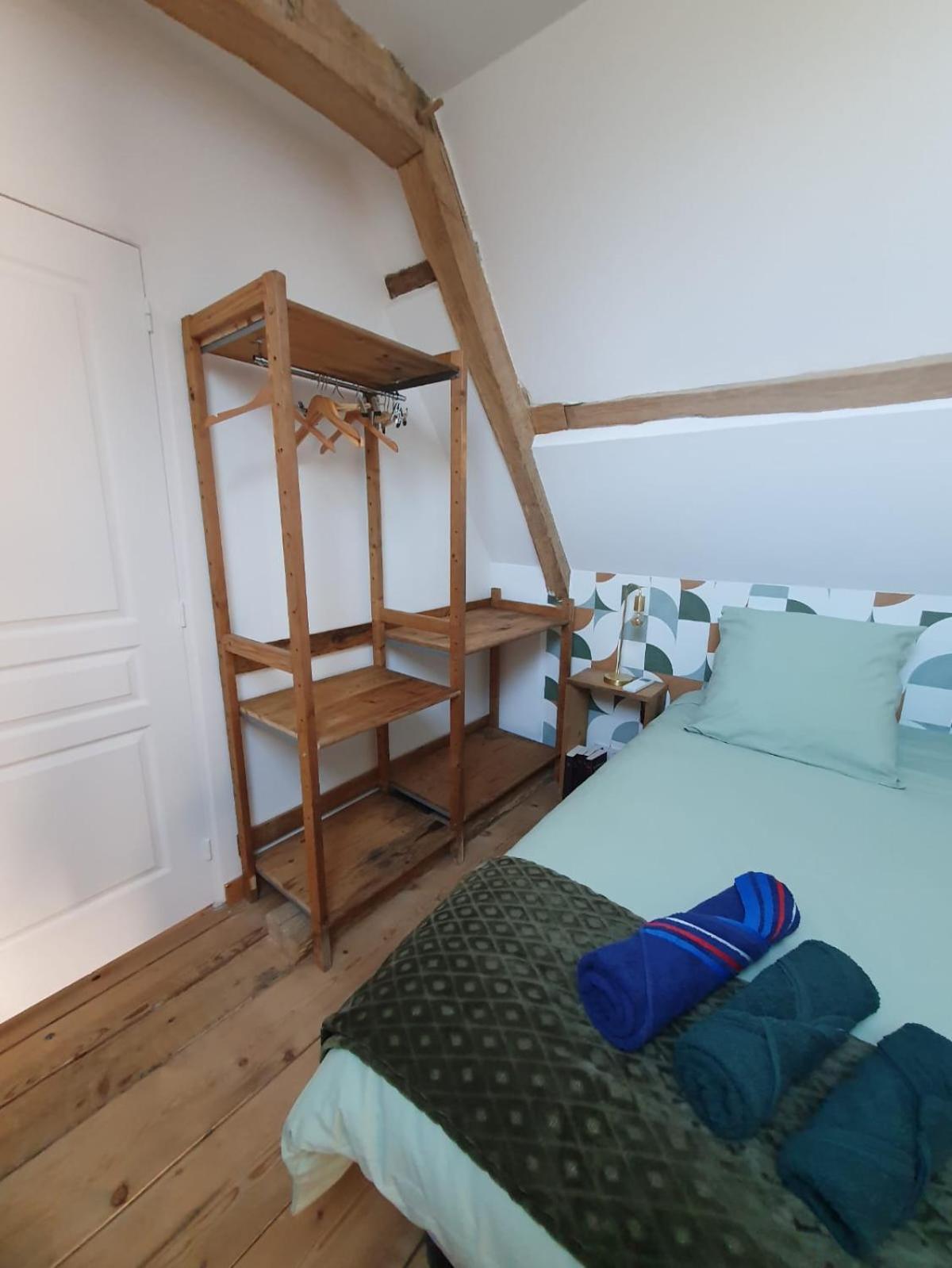 de la salle gite 8 personnes à la campagne avec jacuzzi 4 chambres 3 WC