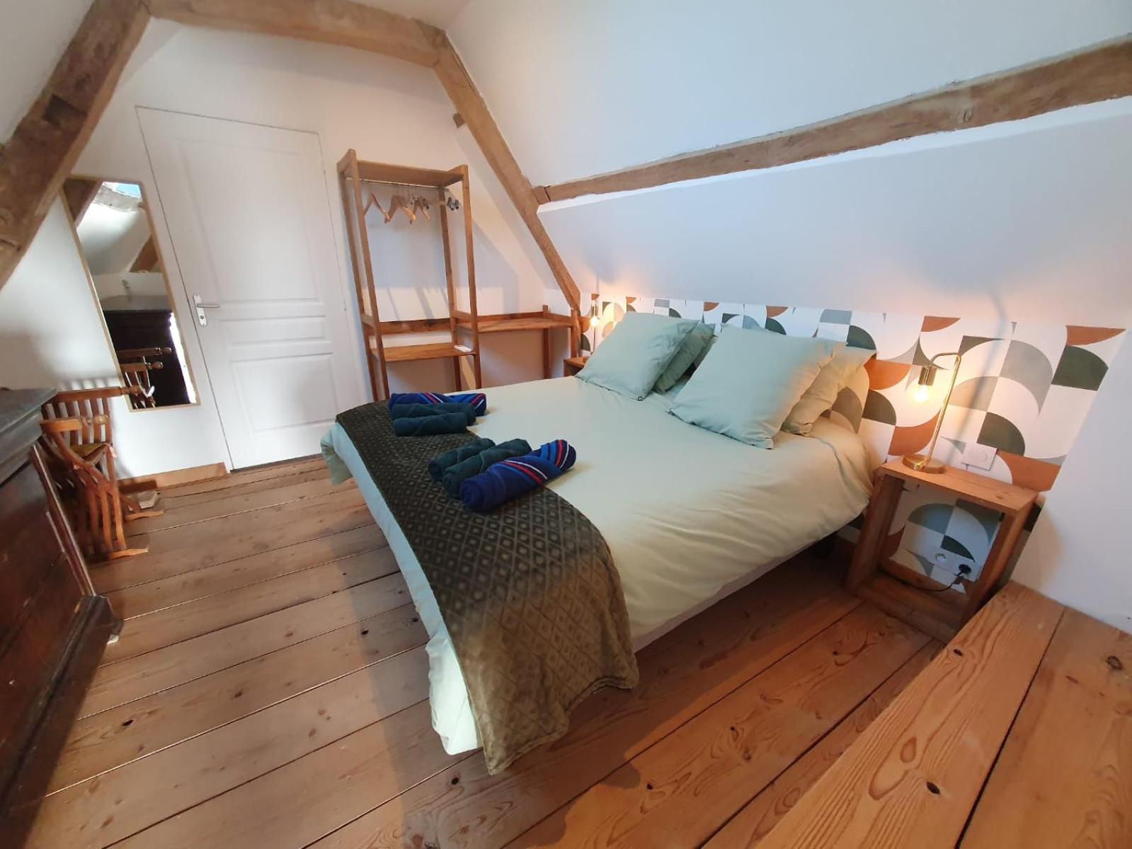 de la salle gite 8 personnes à la campagne avec jacuzzi 4 chambres 3 WC