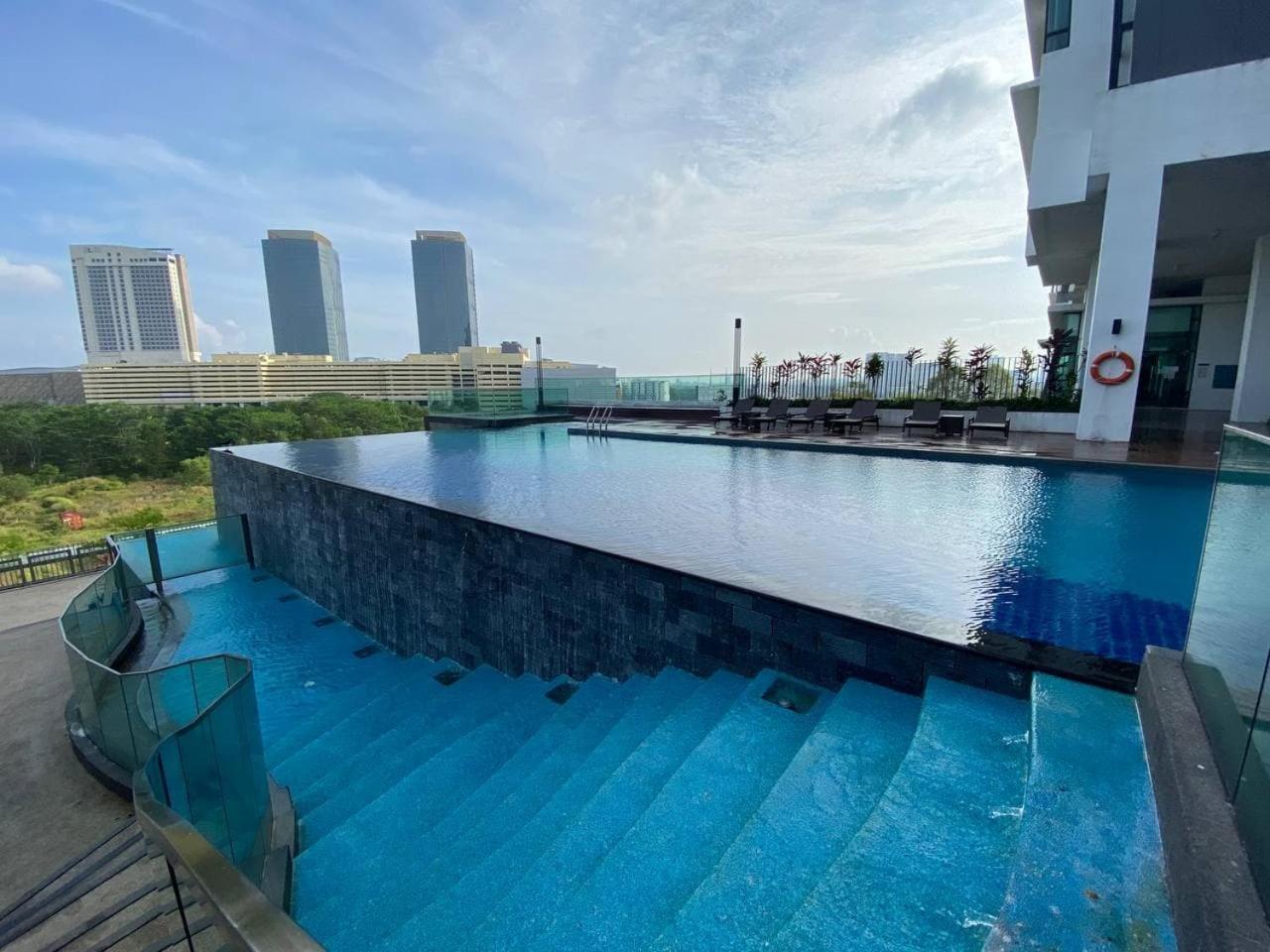 Southkey/Midvalley(A2301)Bathtub Netflix High Floor@JB