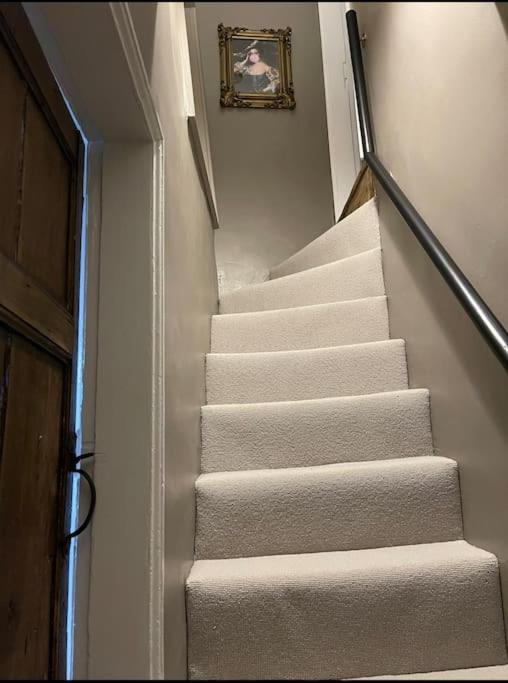Entire Georgian luxury house - 3 Storey- High St Henley-in-Arden -Two bedrooms-Sleeps 4 people Close to Stratford upon Avon - Warwick - Solihull - NEC view 5