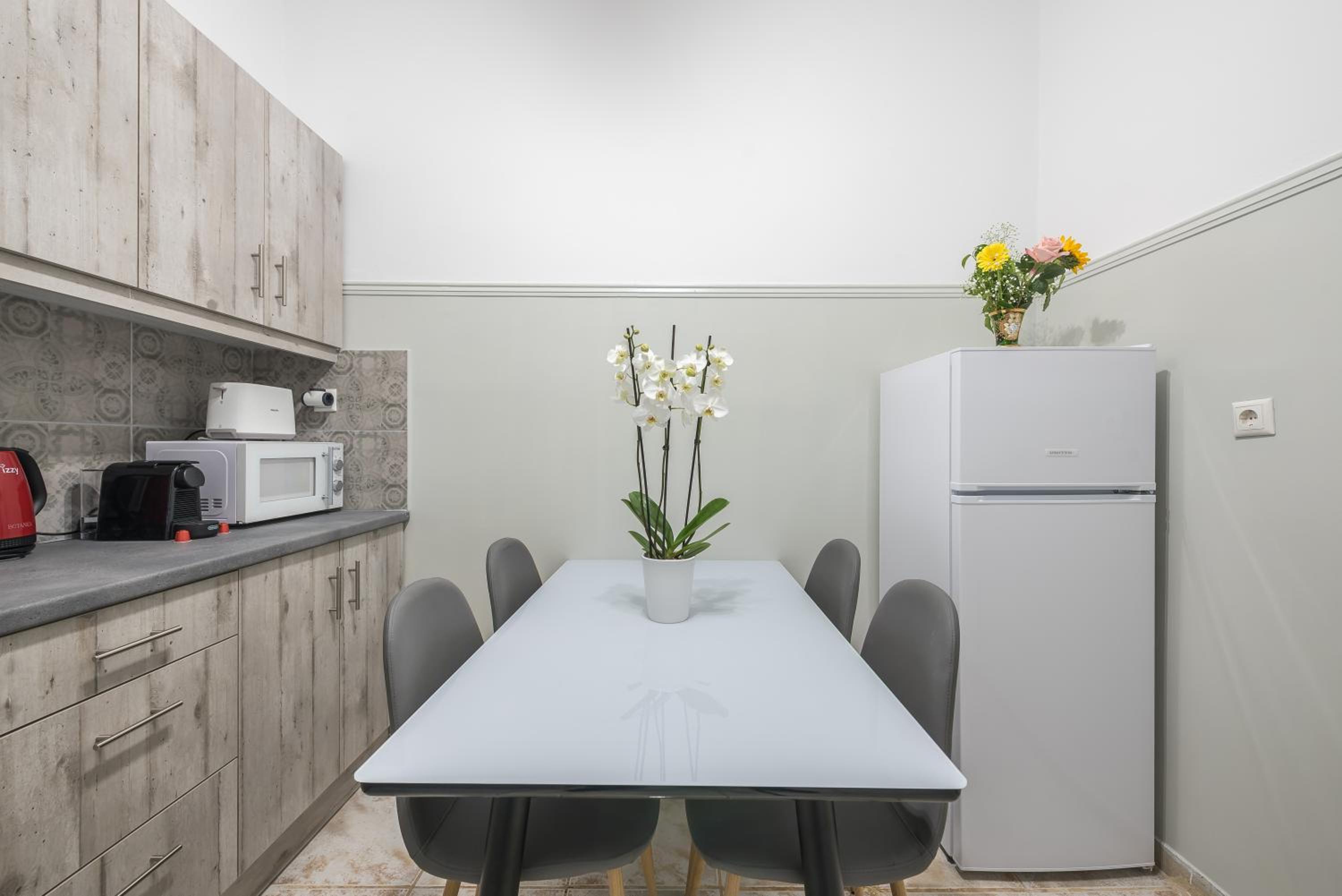 Athens Apartment 5-min to Metaxourgeio Metro