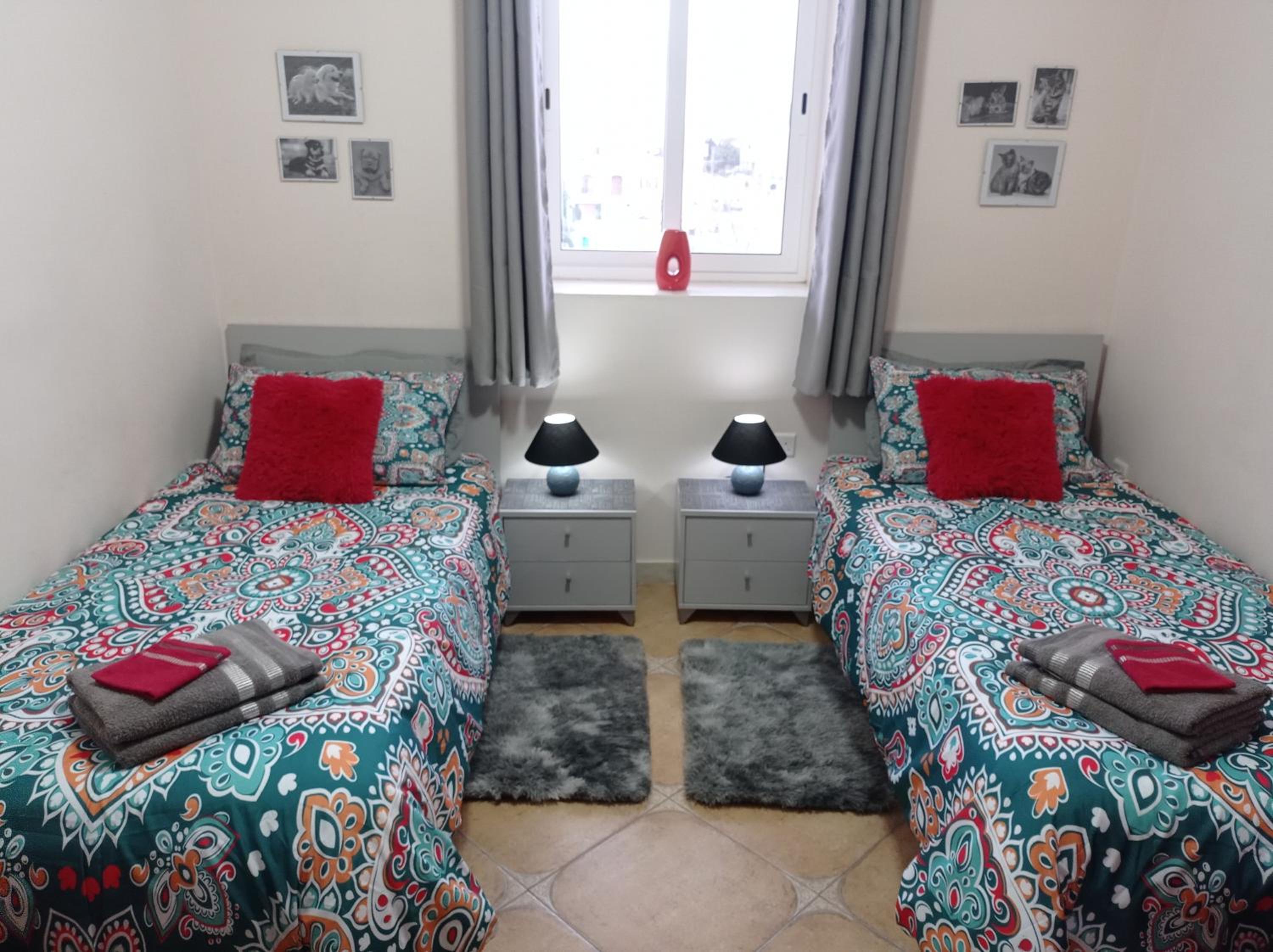 Joseph 2, Charming Retreat with park views and close to the airport view 2