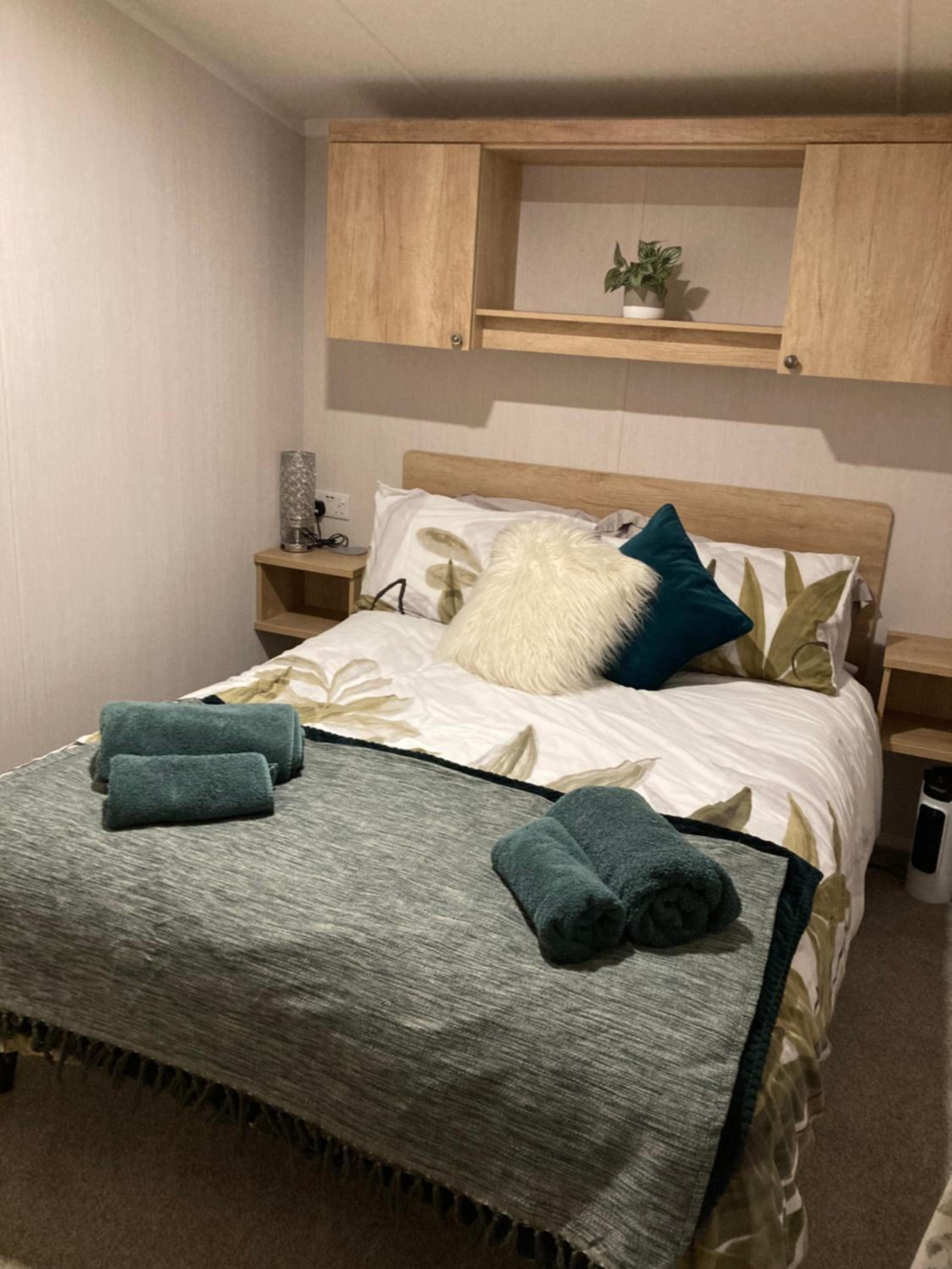 Sunflower Lodge, Lido Leisure Park, Knaresborough view 2