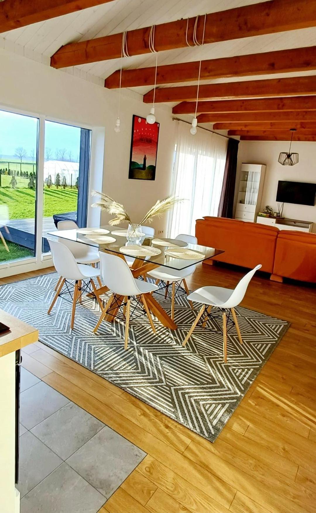 "Dad and Daughter Weekend House" view 4