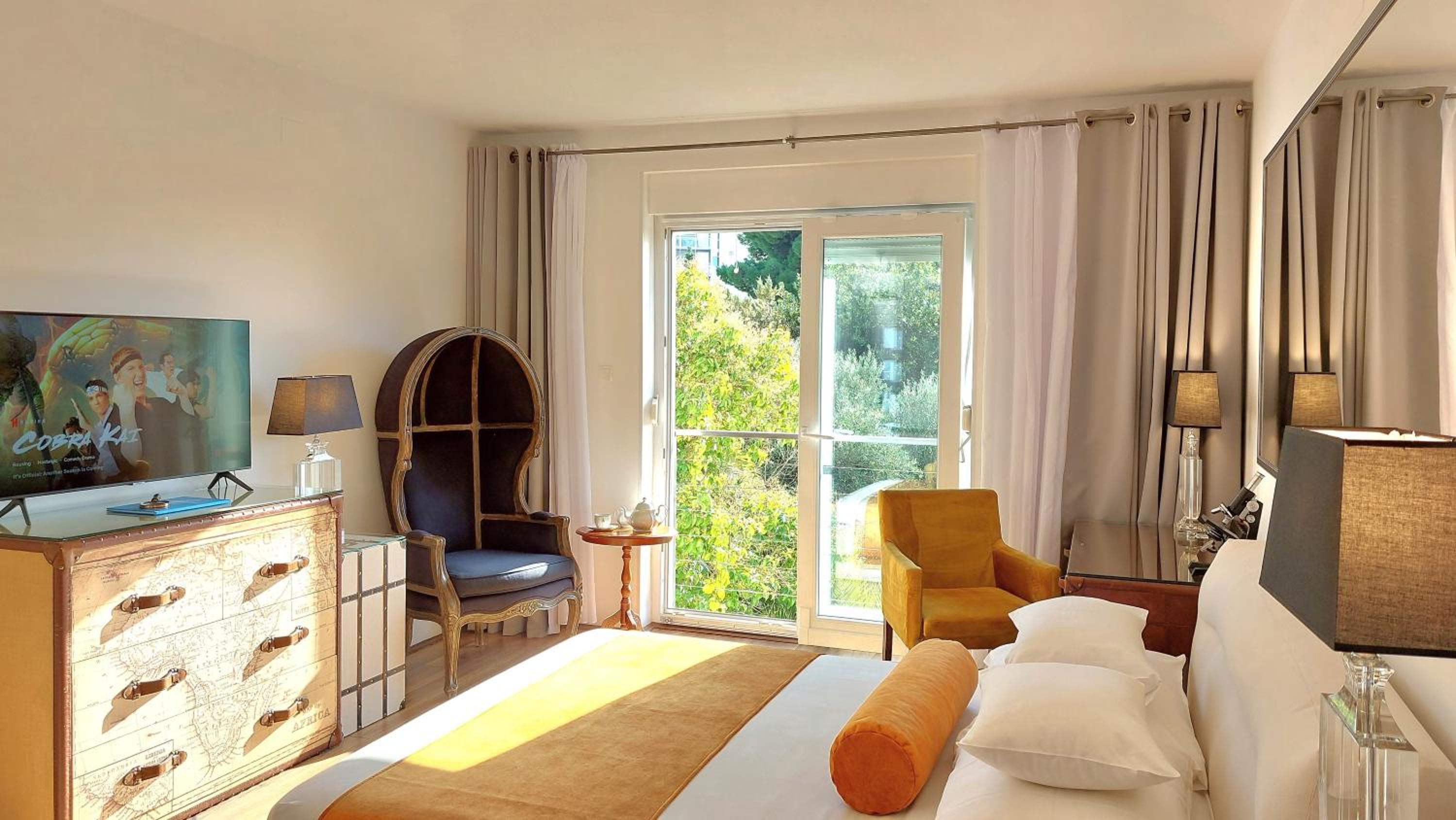 Refresh Boutique Apartments