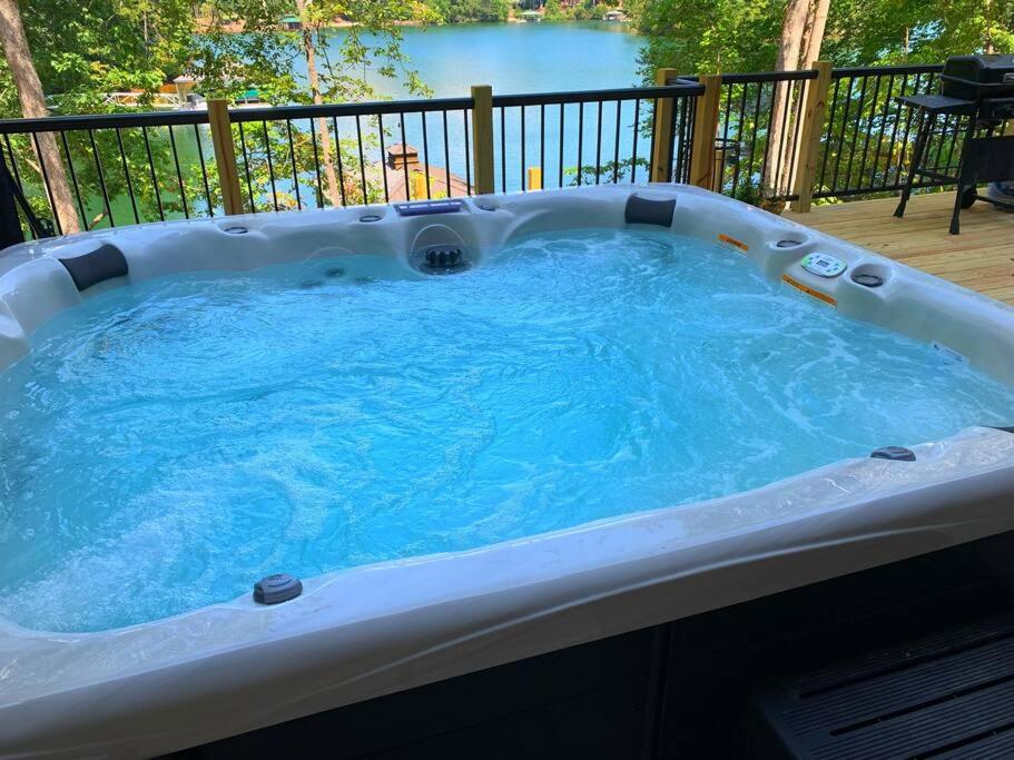 Waterfront 5BD/5BA Dock & 9P-Hottub view 4