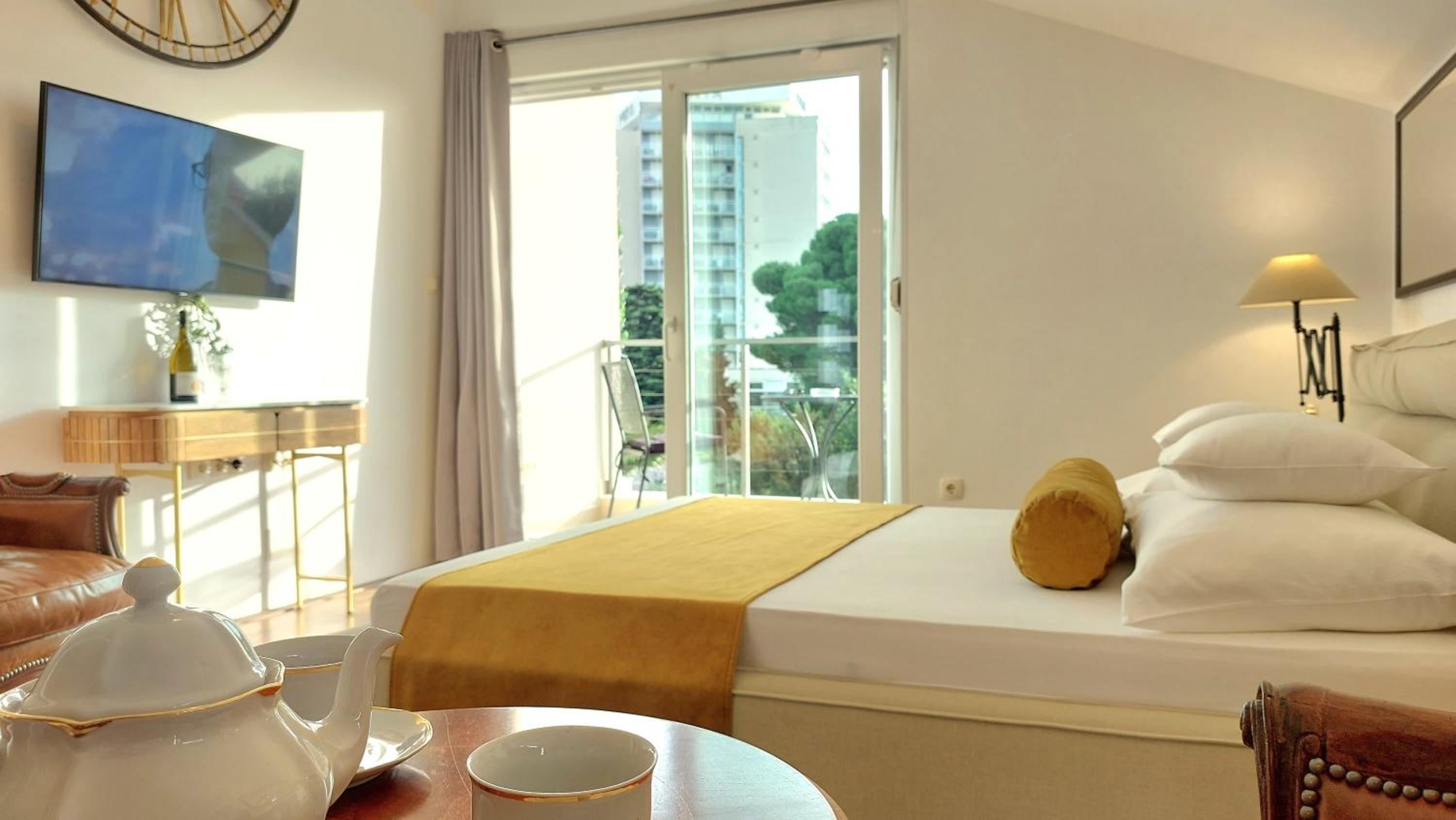 Refresh Boutique Apartments