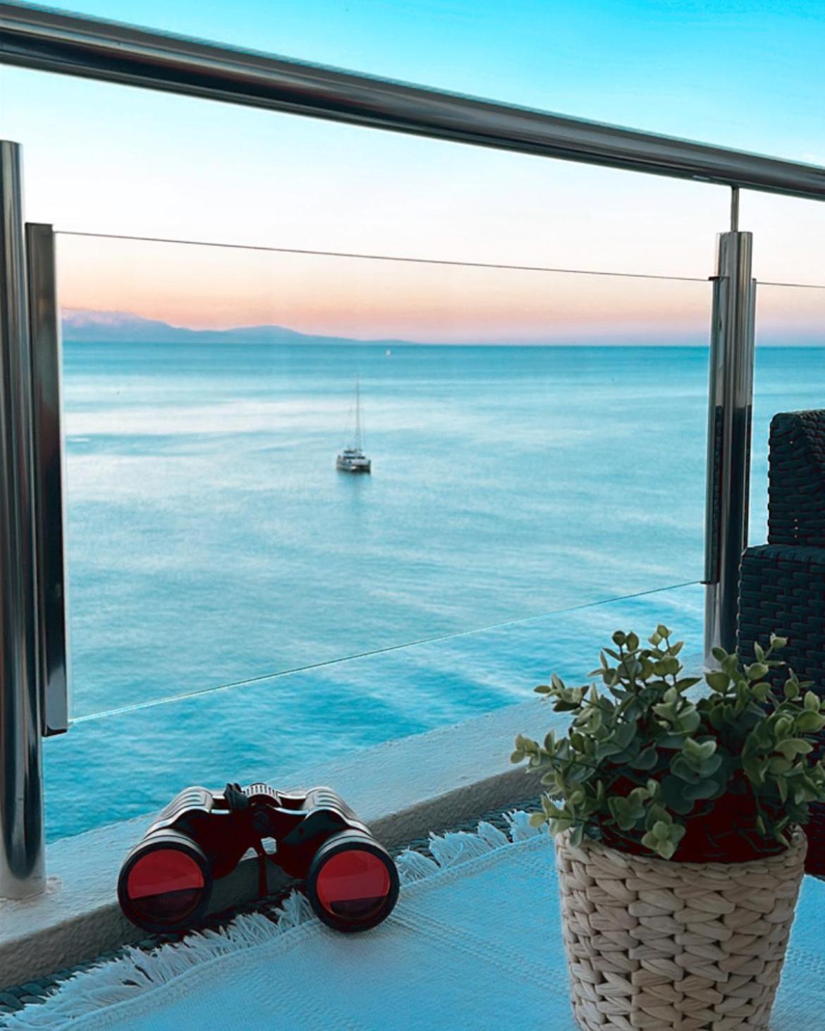 Amazing frontline sea views Studio apartment Castillo Del Vigia Torremolinos photo 3