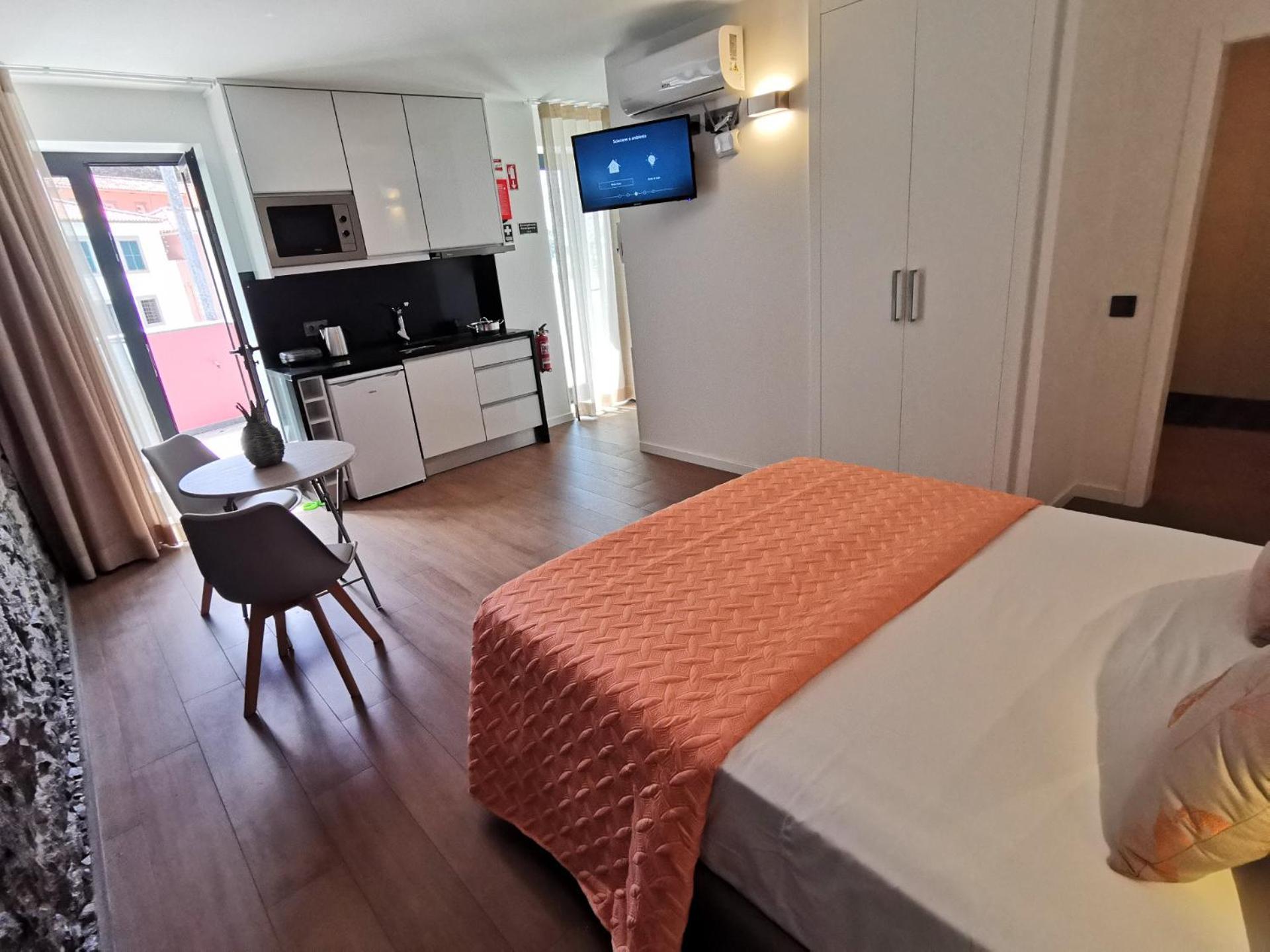 Chalé Esmeralda - Charming Studios in Calheta Beach