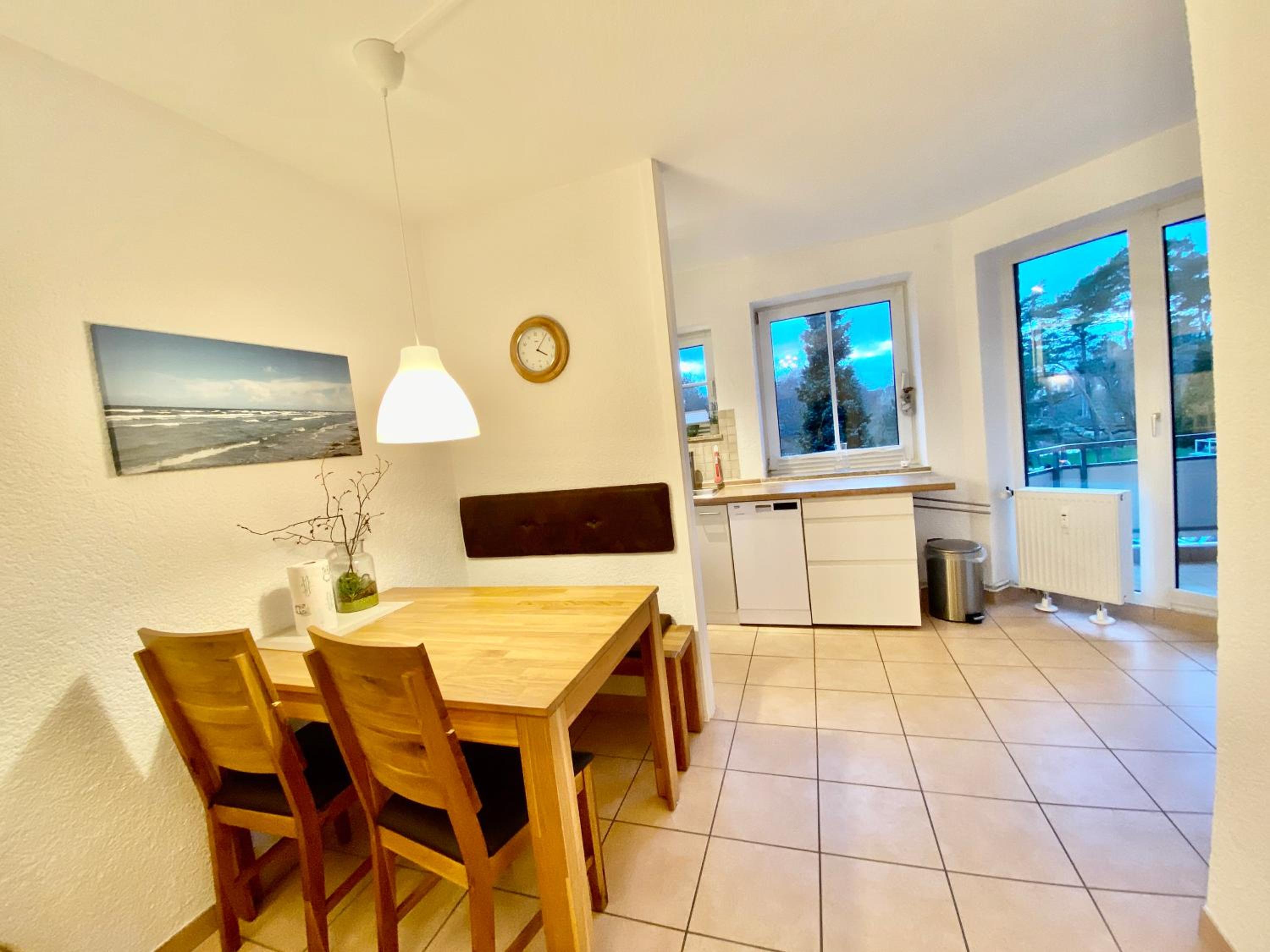 Schöne 3-Zi-Wohnung mit "in-door-pool", "Gym" und "Spielraum" und frisch renoviertem Bad an der Promenade direkt am Scharbeutzer Strand view 2