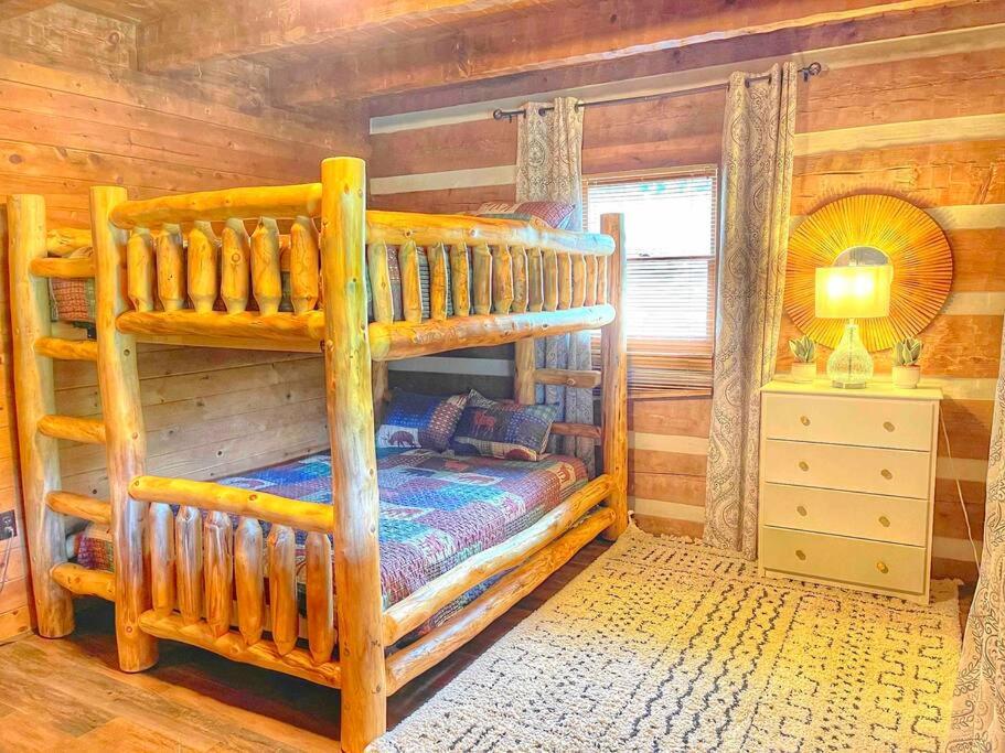 Smoky Mountains FamiLee Cabin in Wears Valley 2/2 view 3