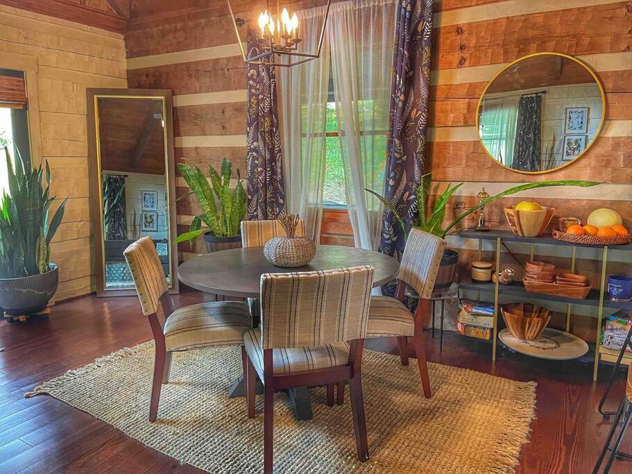 Smoky Mountains FamiLee Cabin in Wears Valley 2/2 view 4