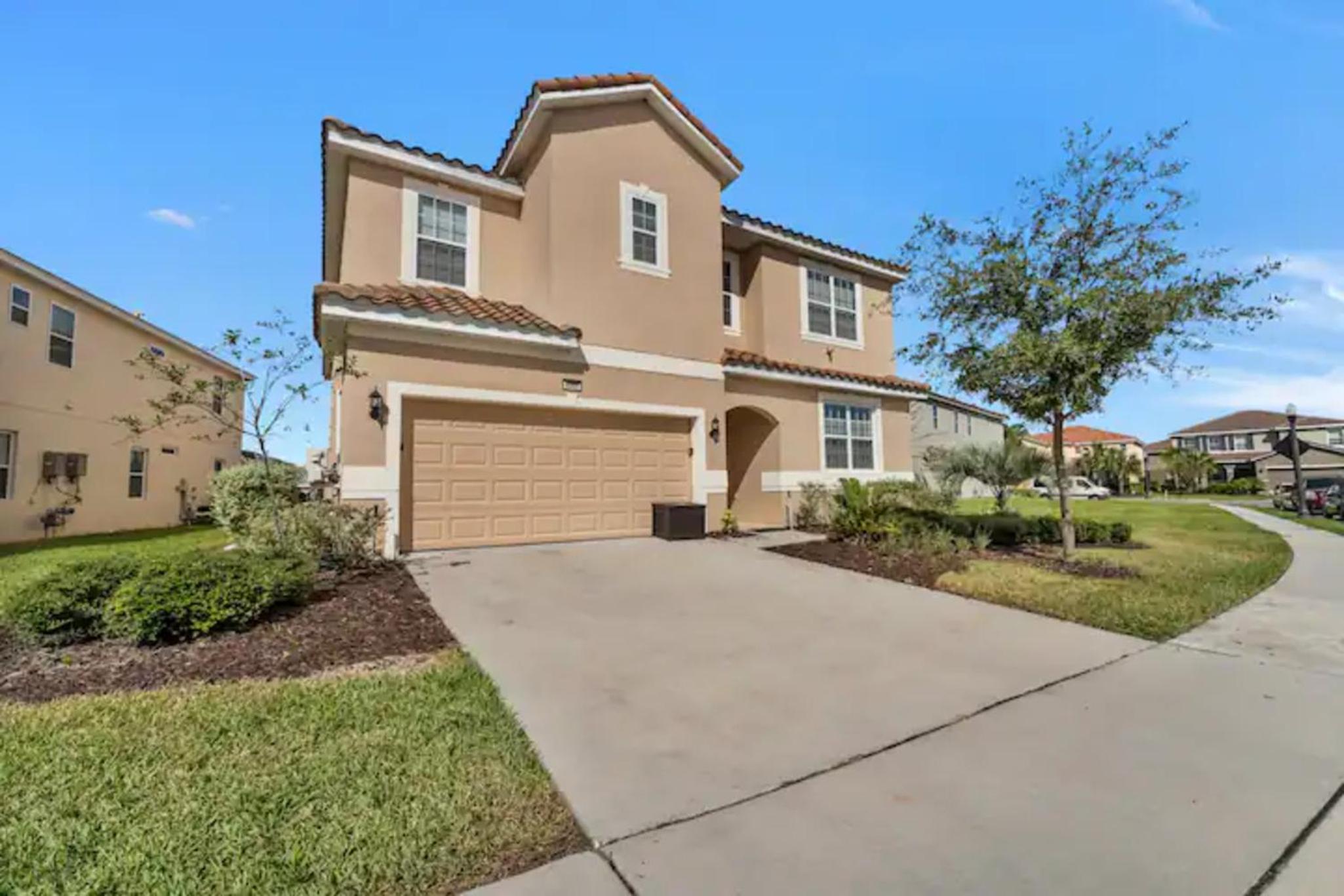 Luxury House Accommodating 36 Sleepers Cinema-Games Room & Much More view 4