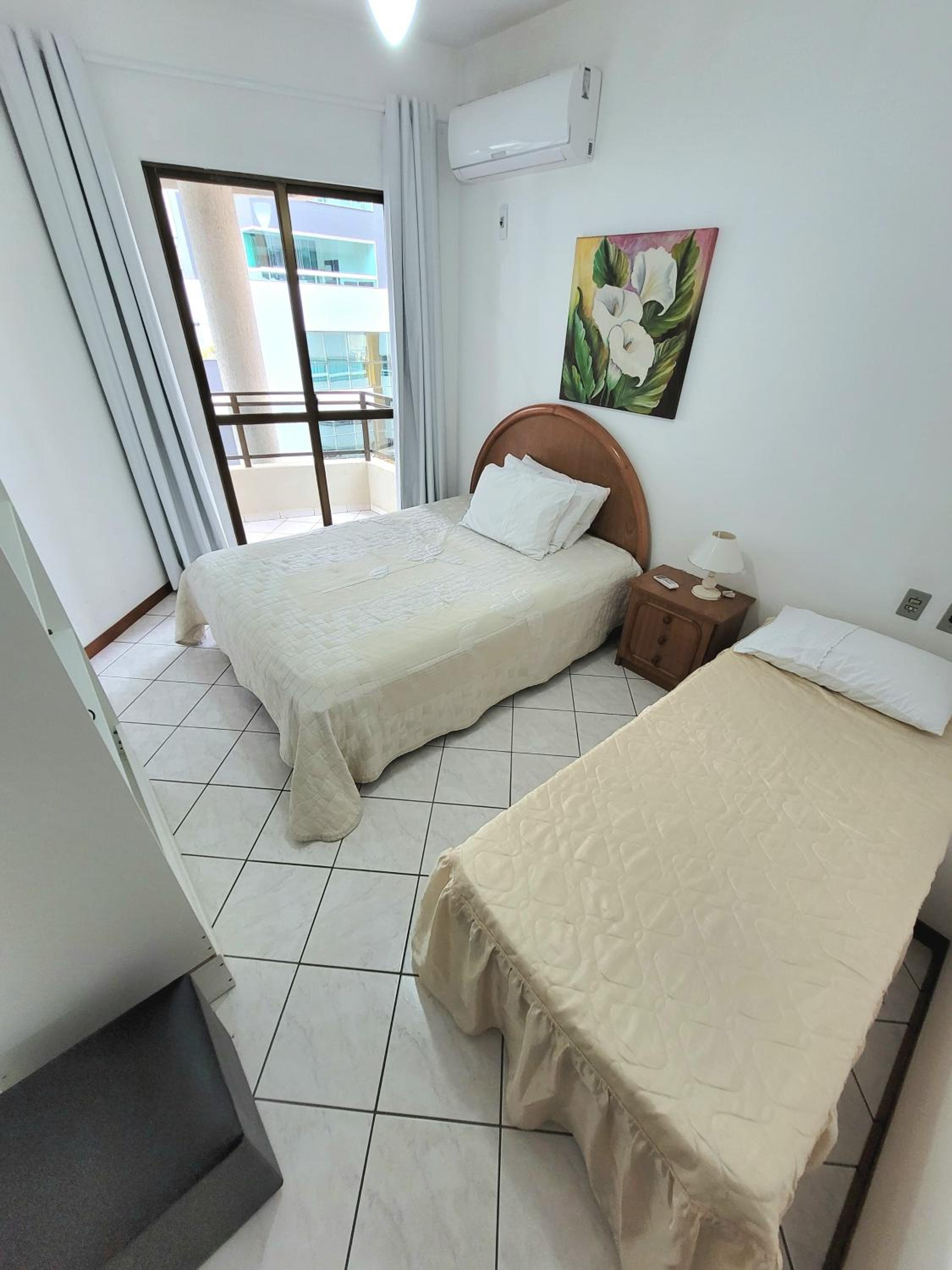 Apartamento 200 metros da praia 03 quartos com ar condicionado - Meia Praia - Itapema