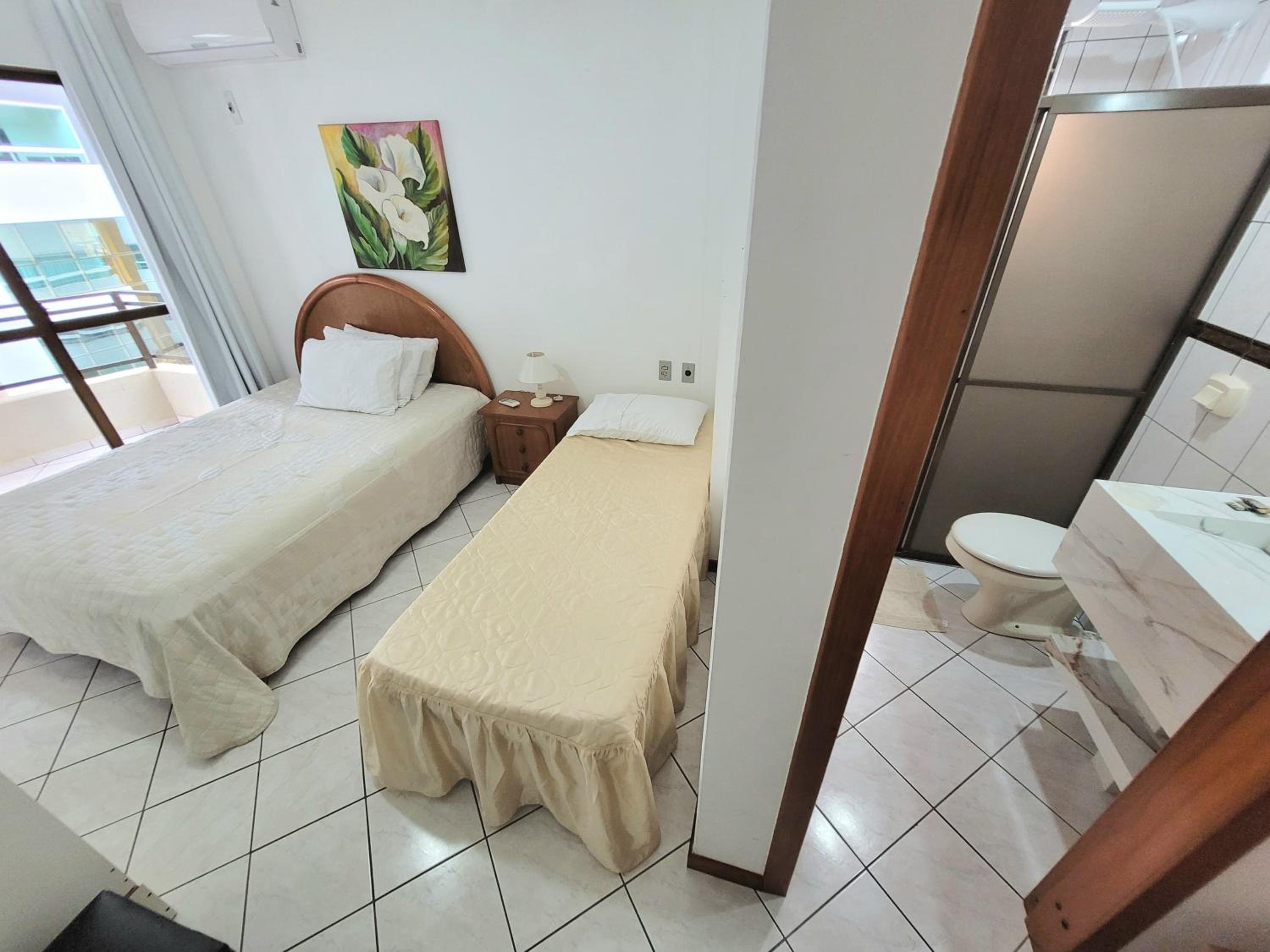 Apartamento 200 metros da praia 03 quartos com ar condicionado - Meia Praia - Itapema