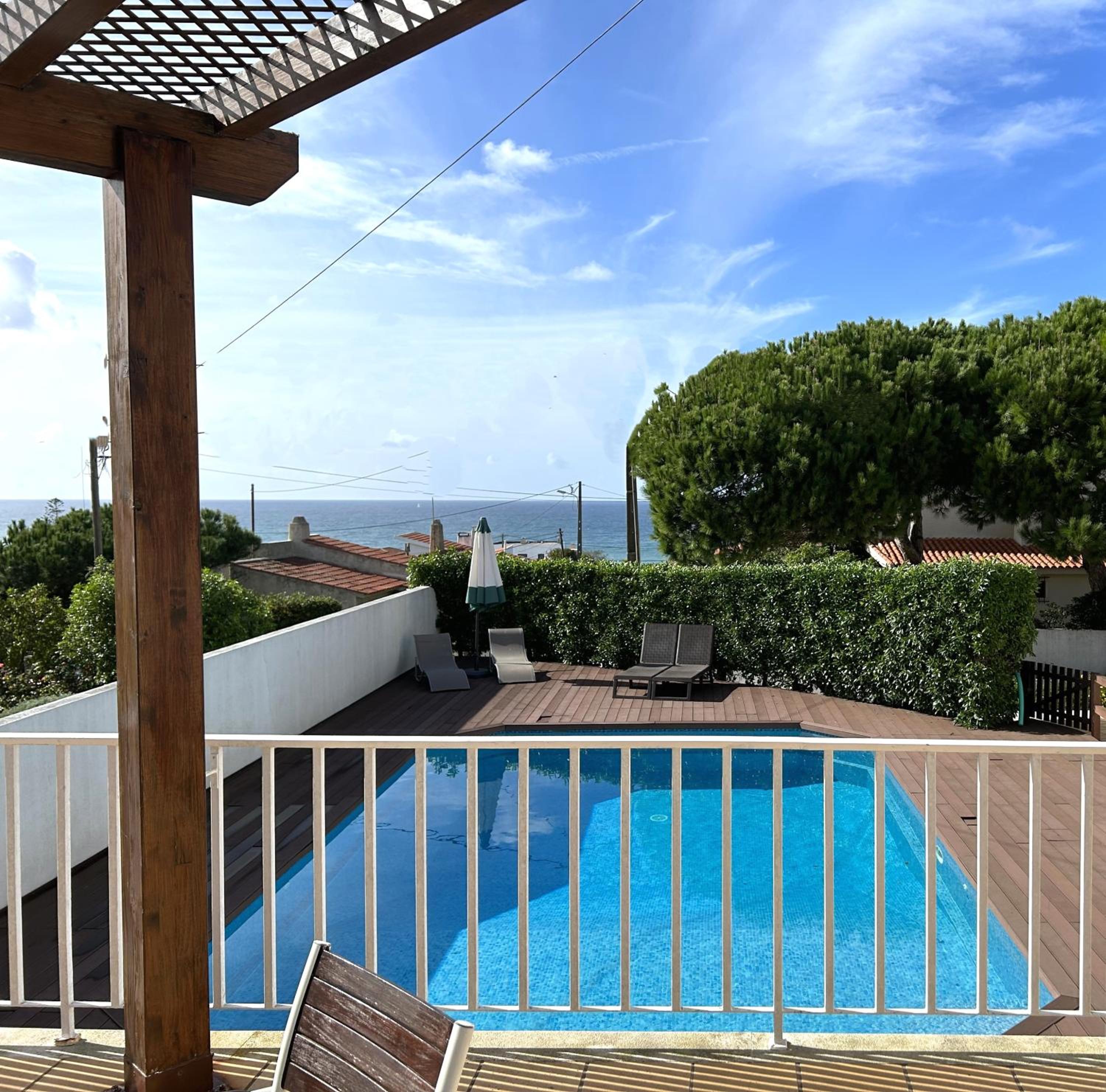Family beach house, sea view, pool, Colares near Sintra