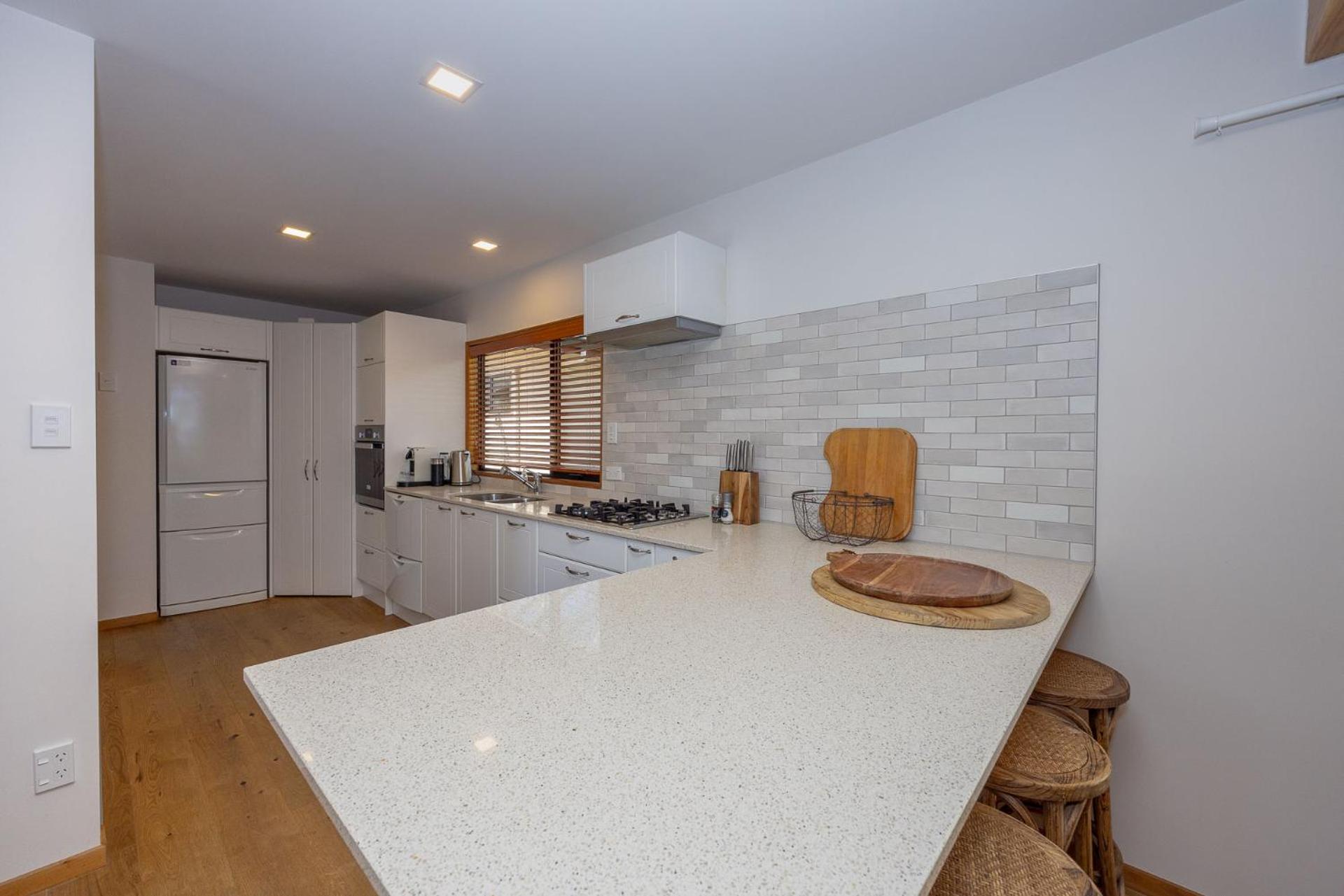 4BR Wanaka Home - Walk to That Wanaka Tree & Lake