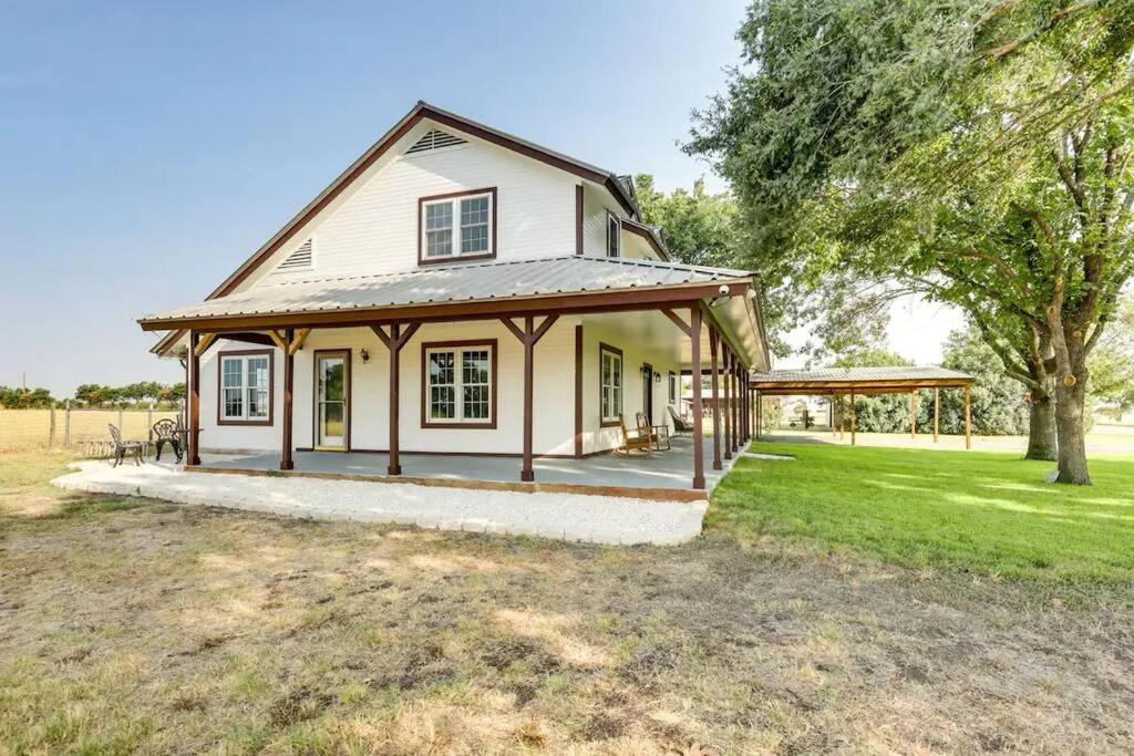 10 mins to Samsung Taylor -Home in Coupland, Texa view 3