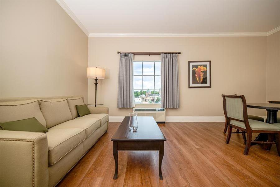 Natchitoches Vacations - Chateau Saint Denis a Historic Hotel Downtown Natchitoches - Property Image 4