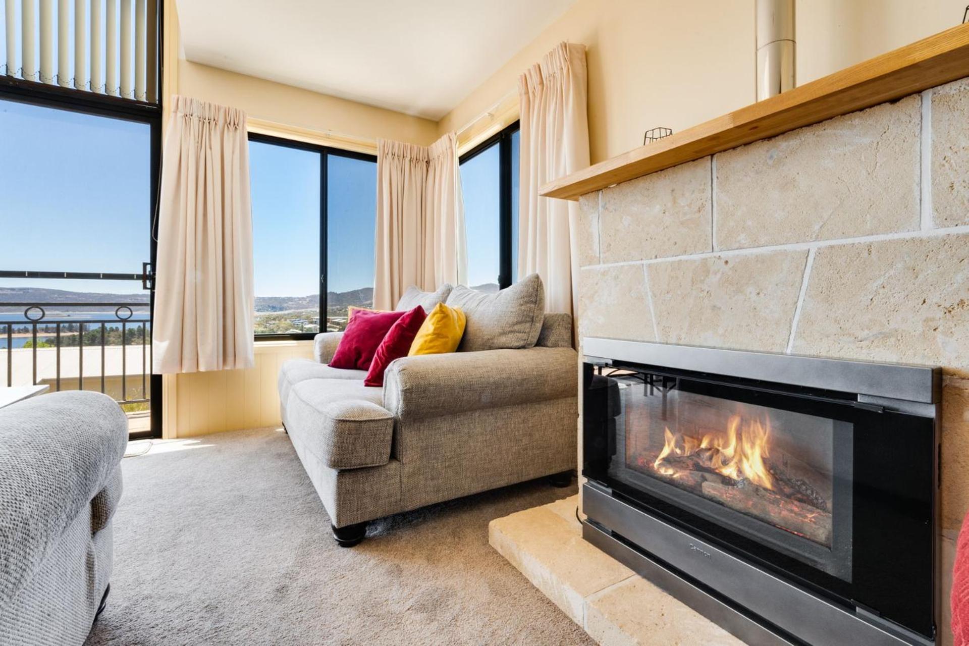 Dromaius 5 - 3BR Townhouse l Lake Views l Spa Bath l WiFi l BBQ