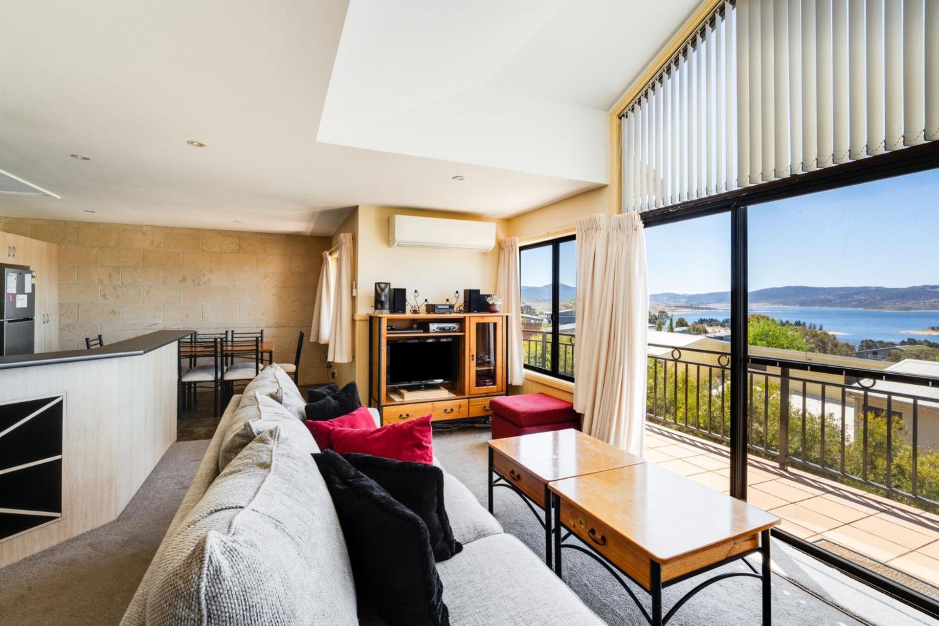 Dromaius 5 - 3BR Townhouse l Lake Views l Spa Bath l WiFi l BBQ