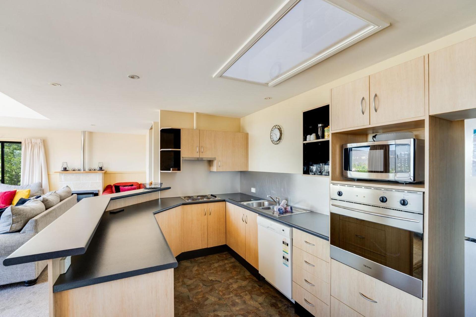 Dromaius 5 - 3BR Townhouse l Lake Views l Spa Bath l WiFi l BBQ