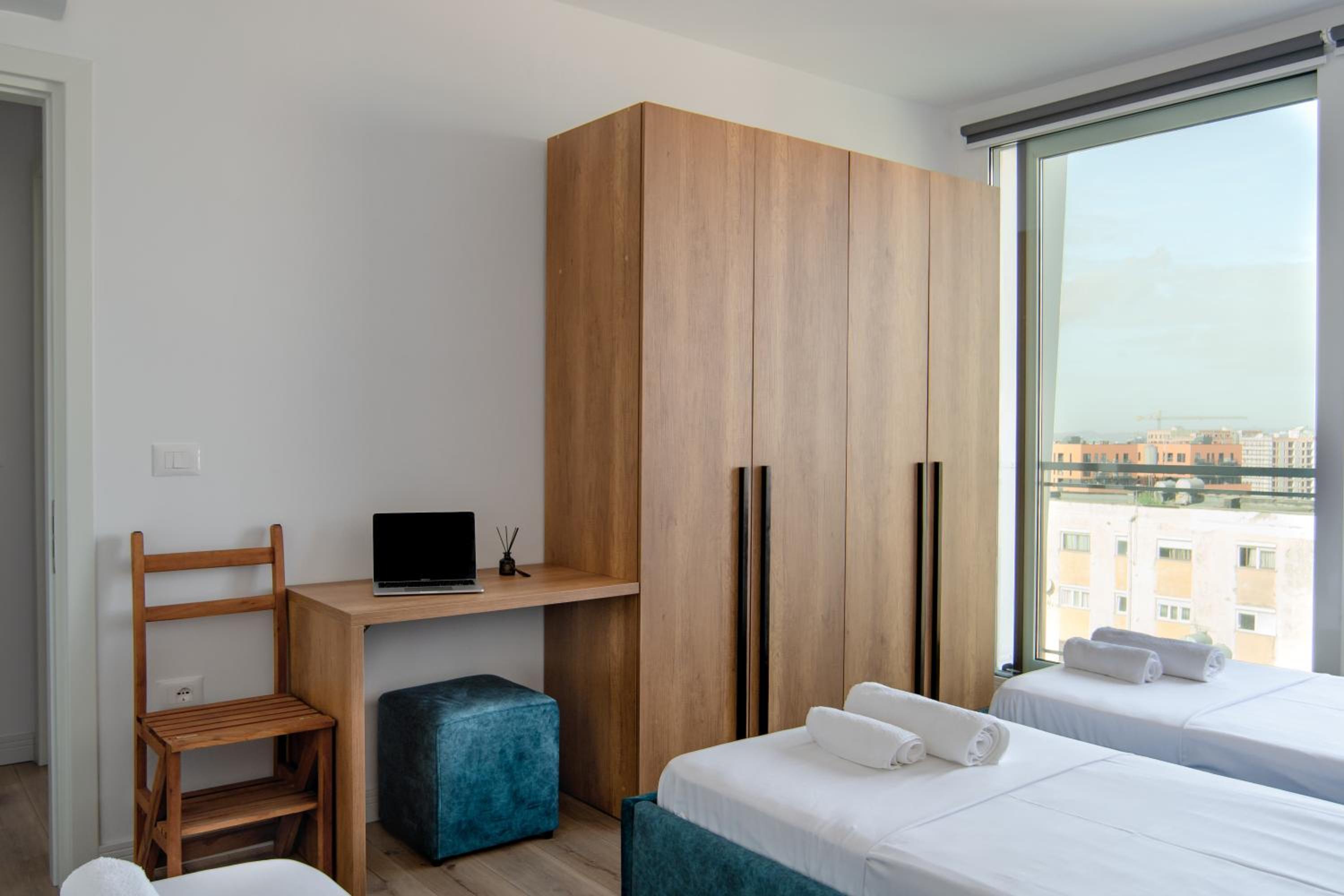 Urban Serenity City Skyline View Apartment 1