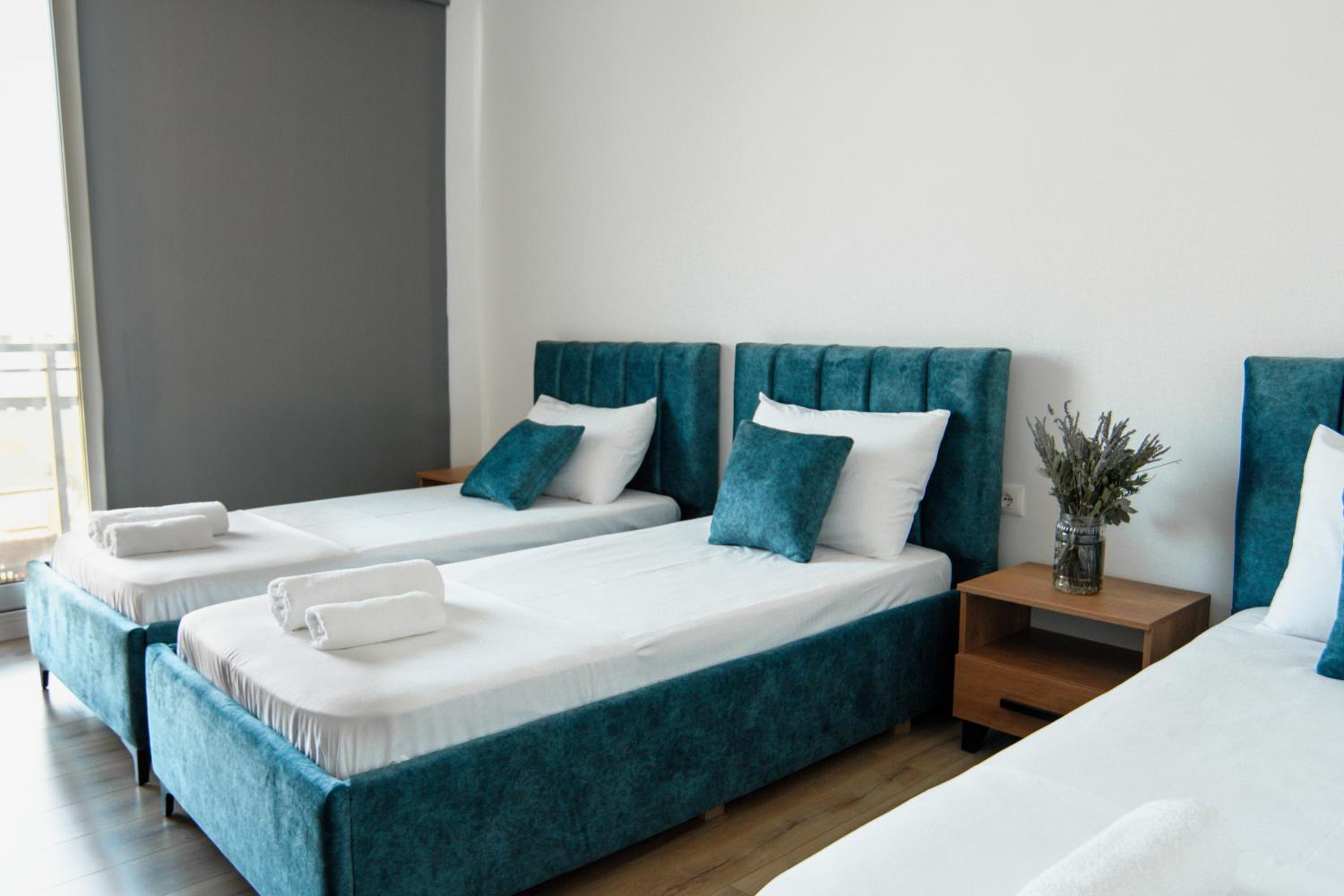 Urban Serenity City Skyline View Apartment 1