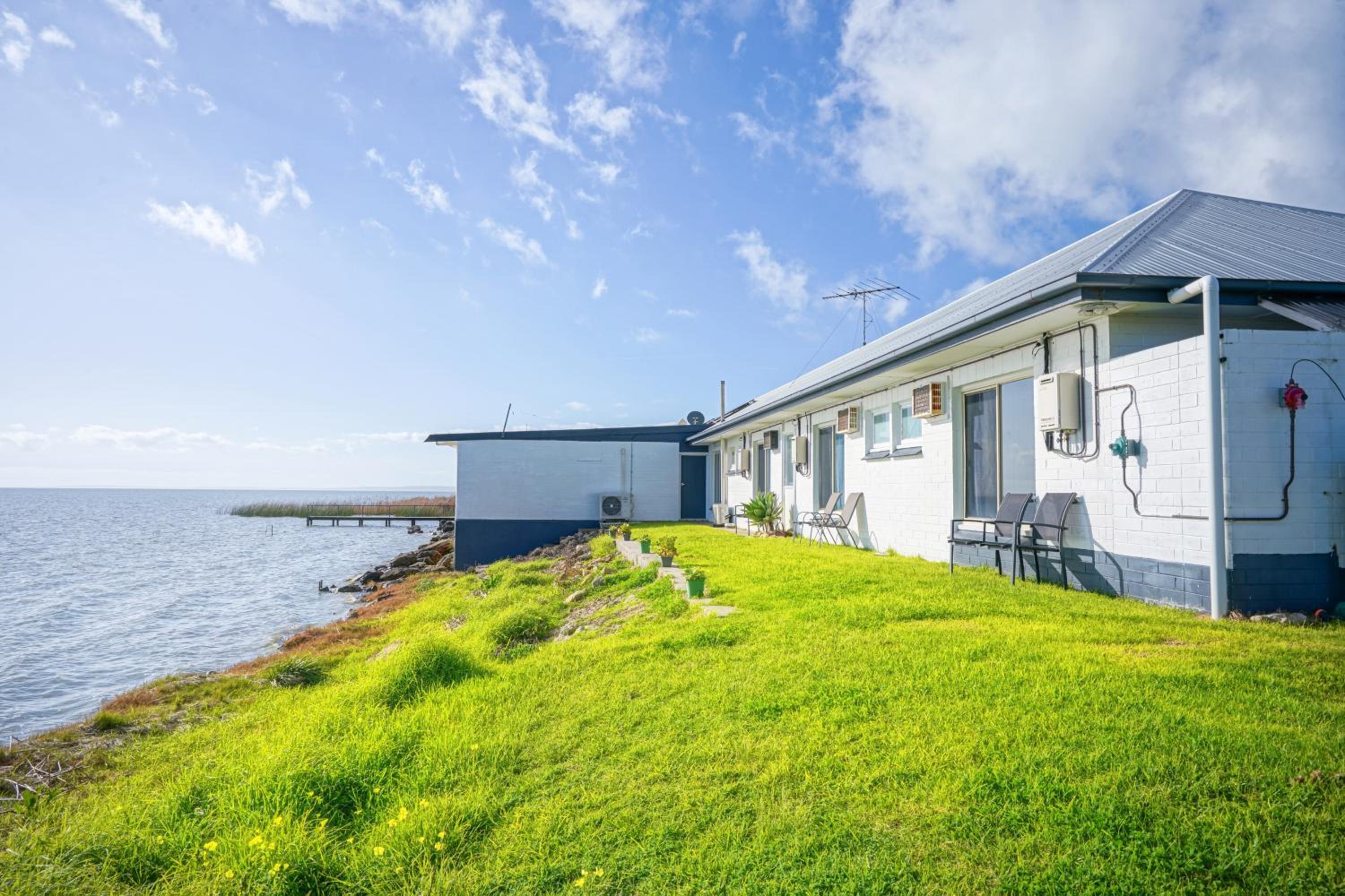 Meningie Waterfront Motel view 3