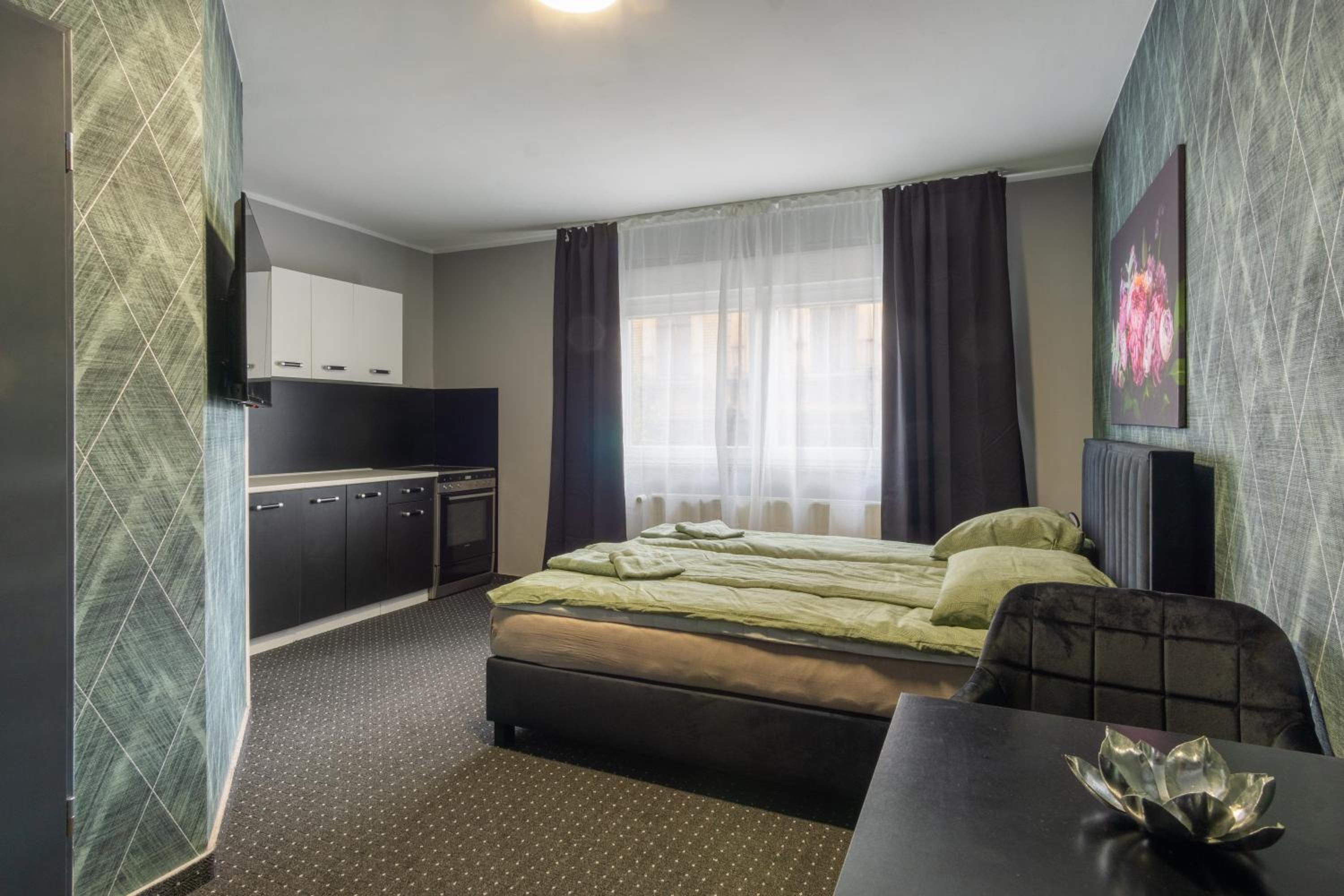 Bed and Breakfast 33