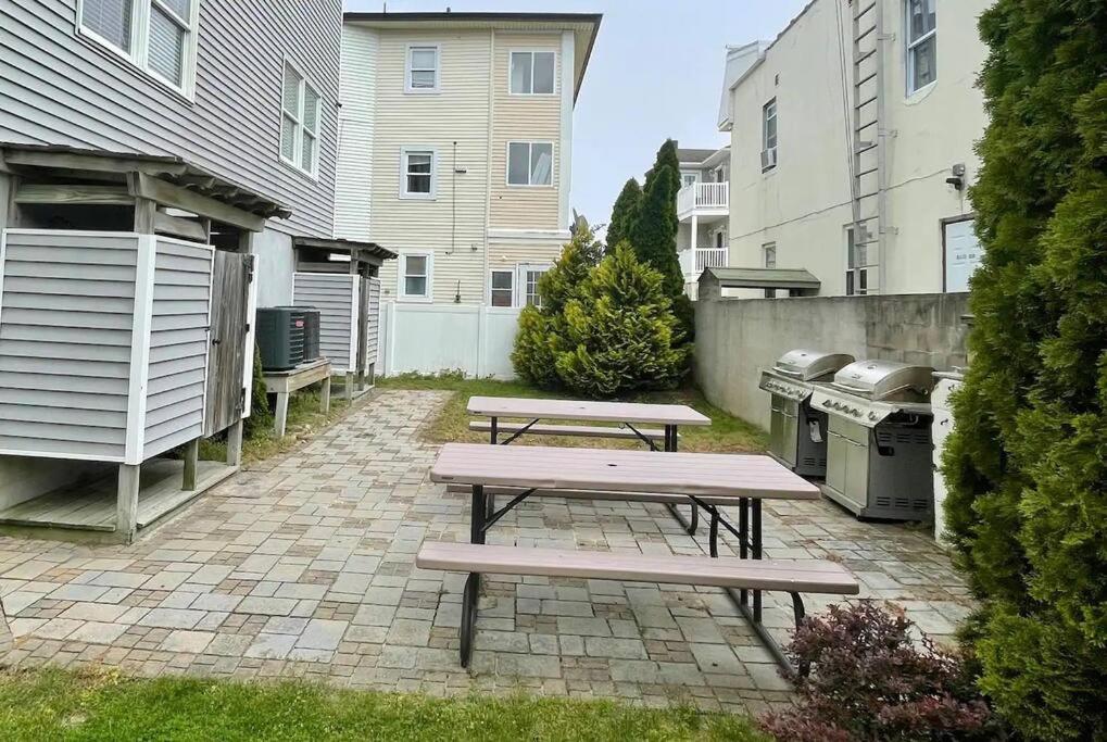 Fabulous 4BR only 1.5 blocks to the beach! view 2