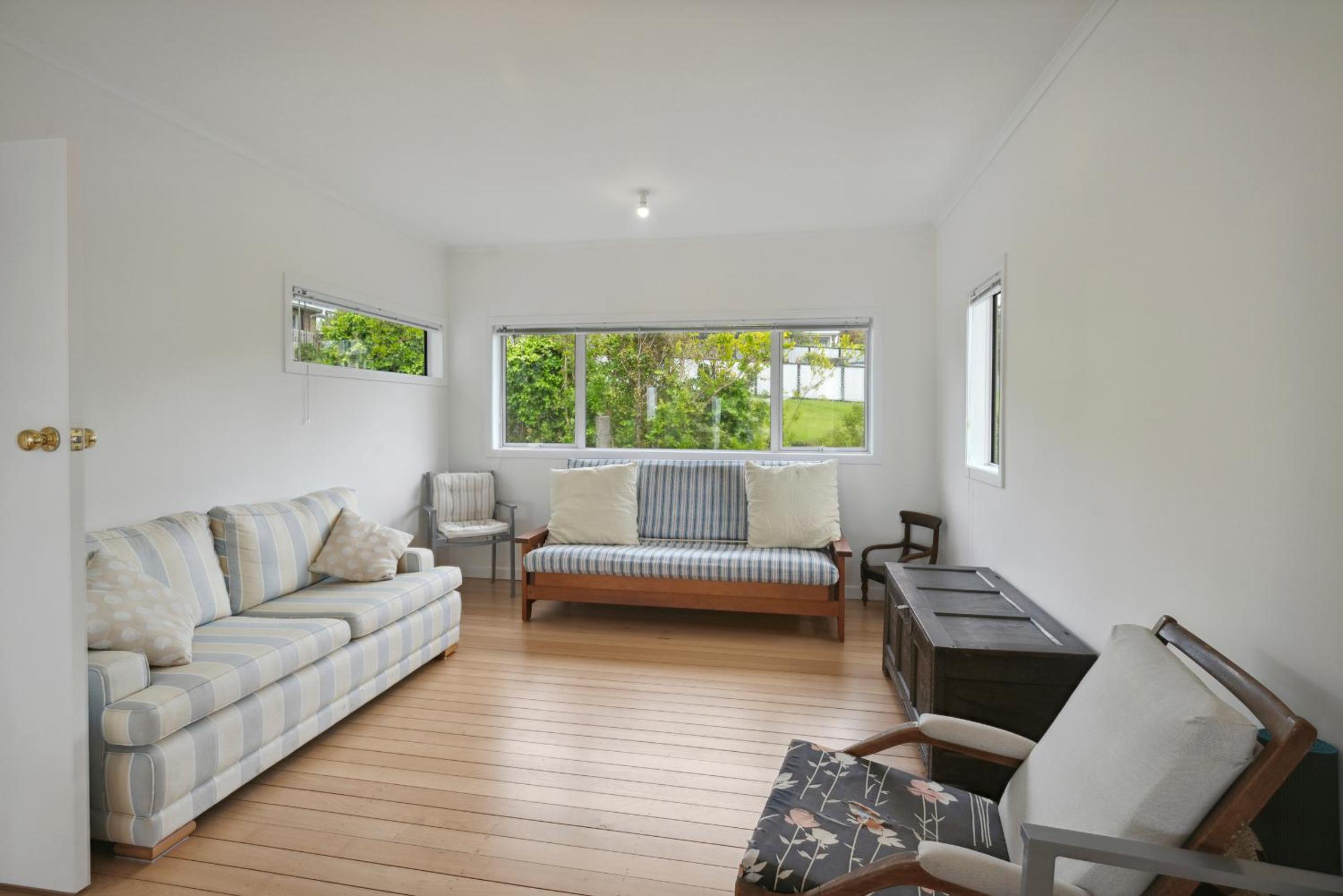 Sun-drenched Bach - Leigh Holiday Home view 5
