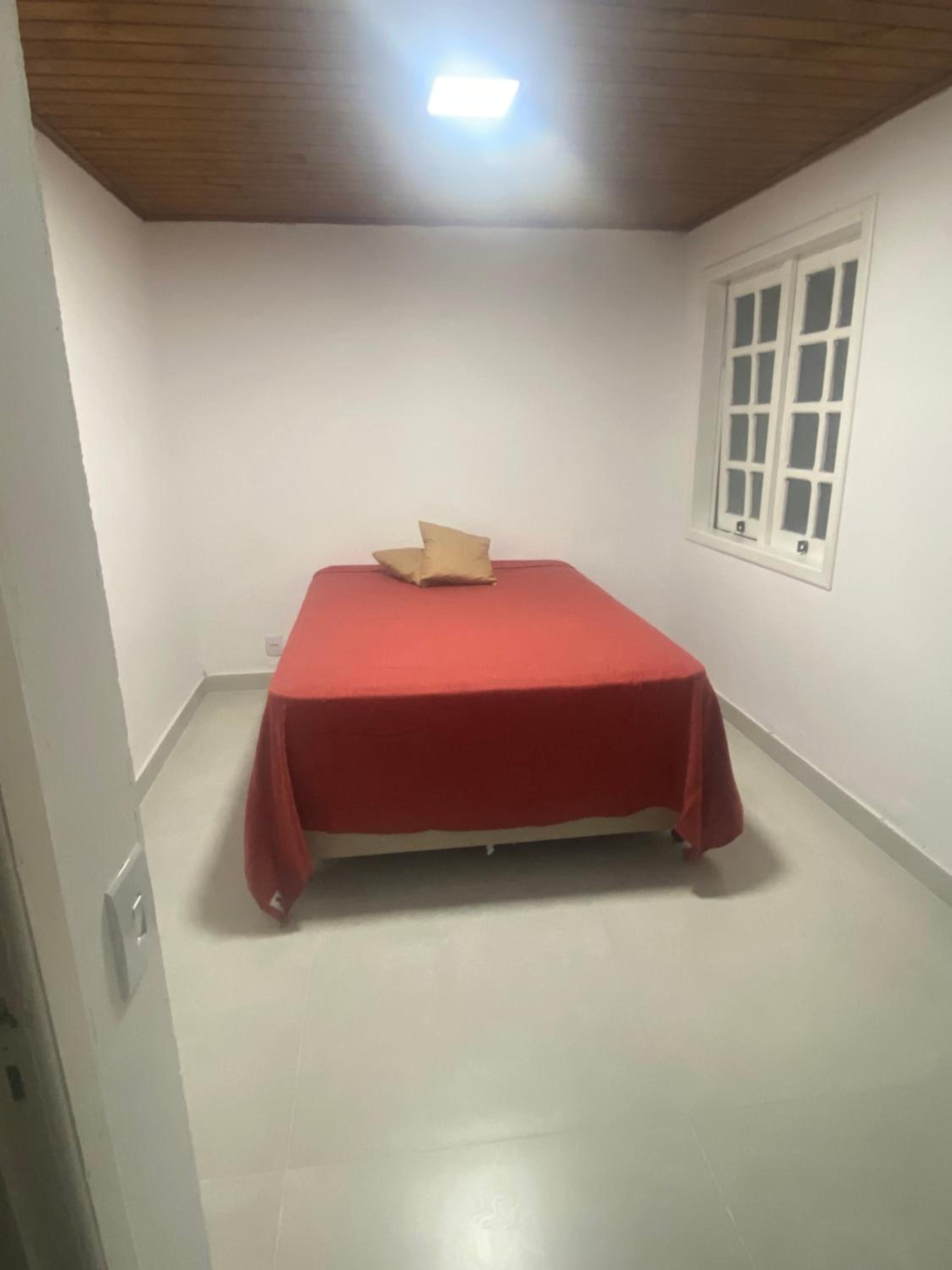Casa grande com jardim