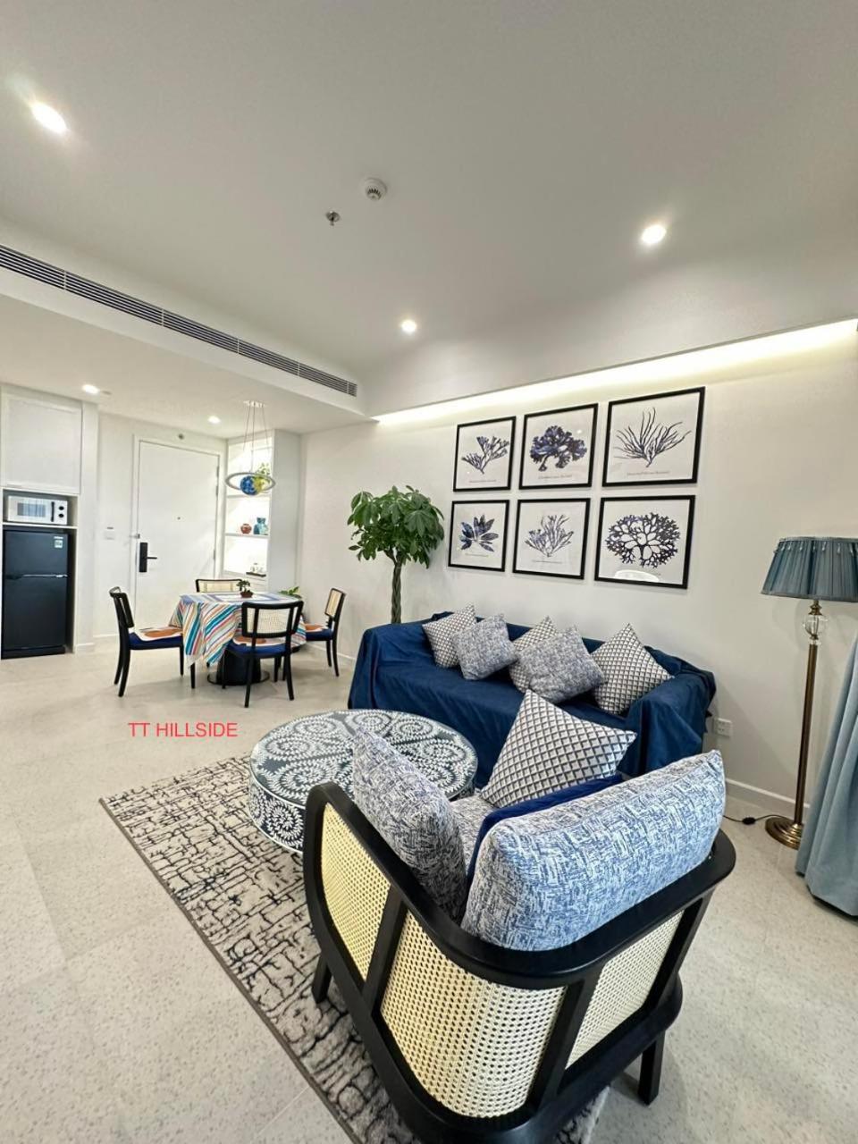 HILLSIDE APARTMENT SEAVIEW 1Br view 4