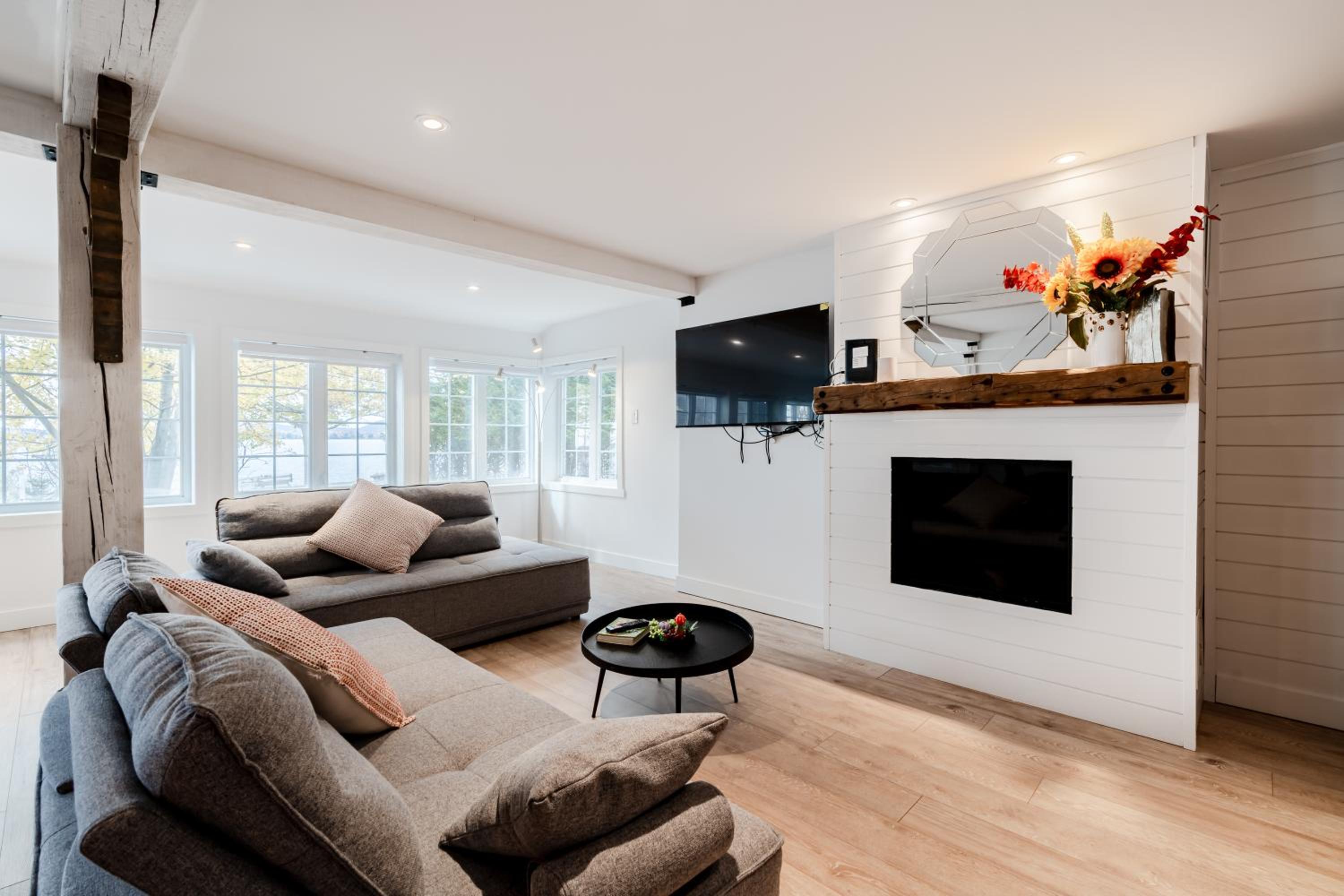 lacbrome Chalet lake+Terrasse+BBQ+Hot-tub