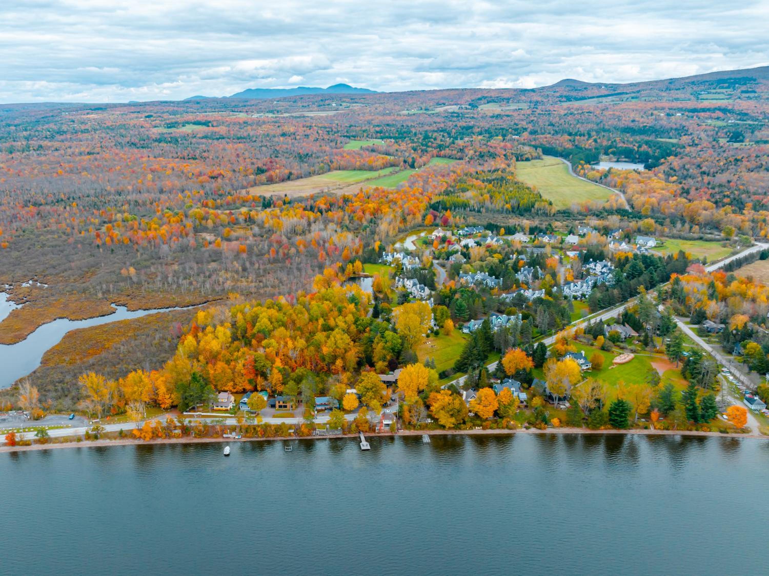 lacbrome Chalet lake+Terrasse+BBQ+Hot-tub