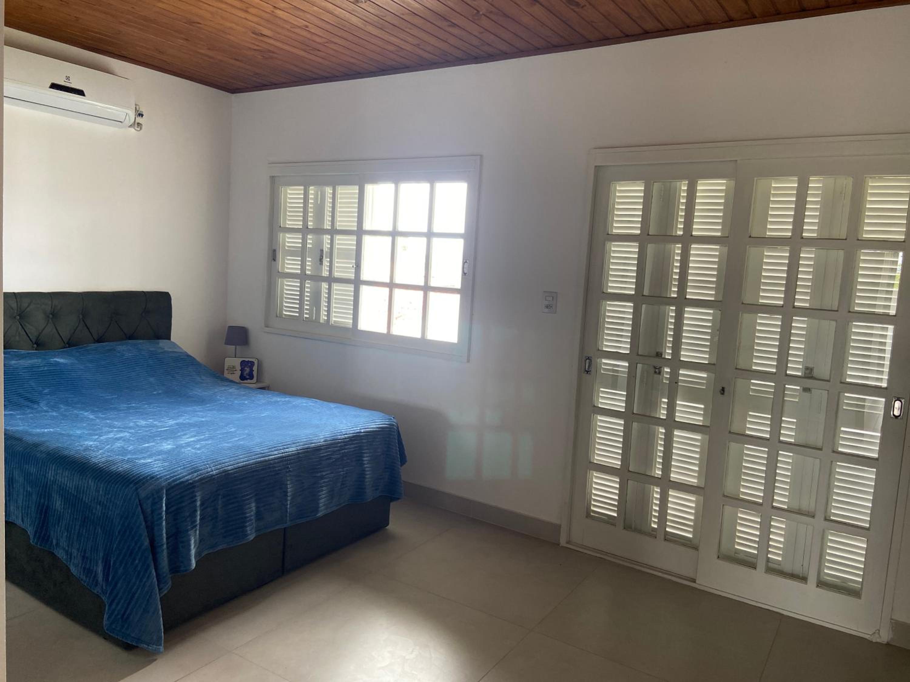 Casa grande com jardim