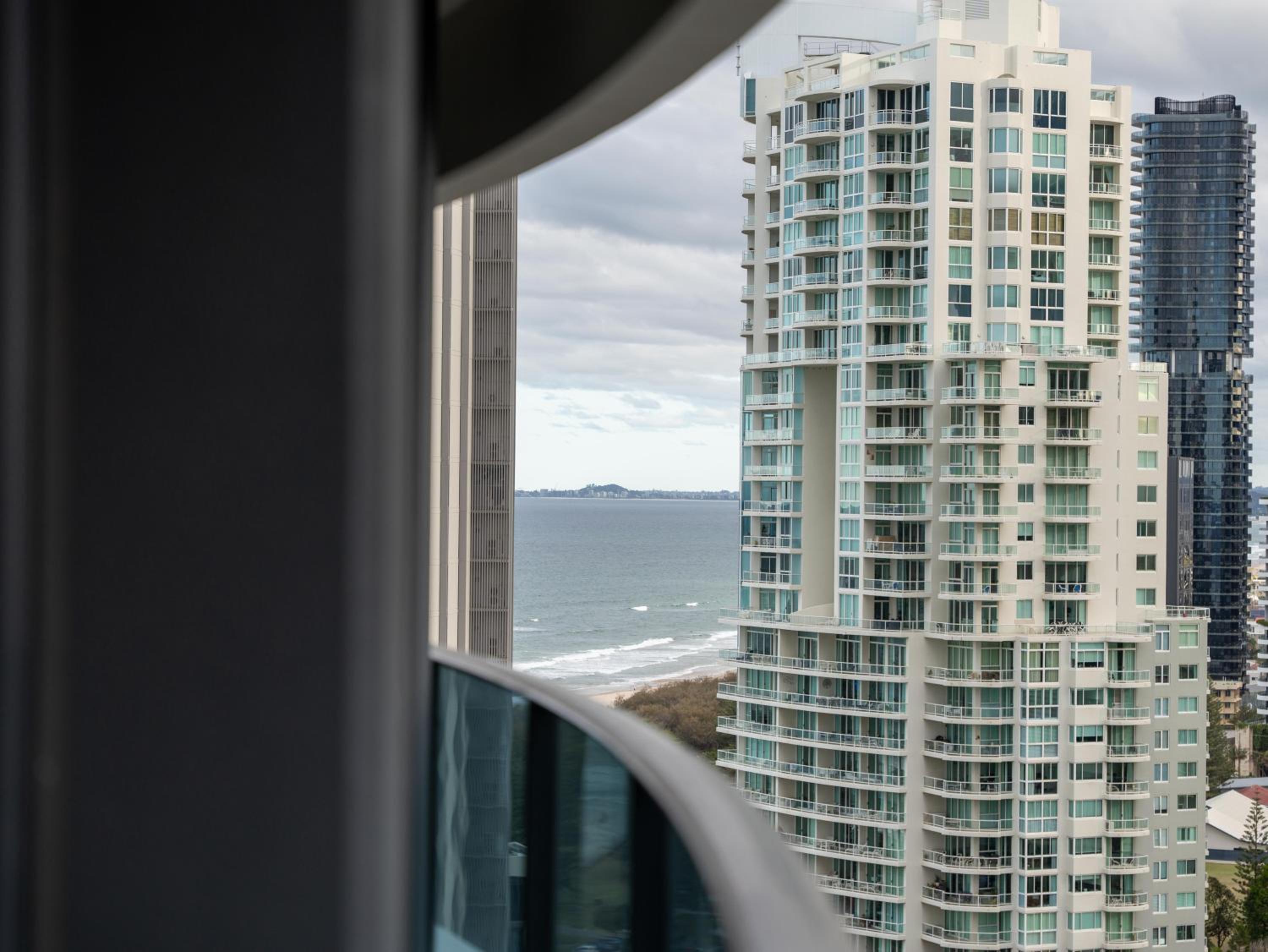 Broadbeach Luxury Oracle Tower 1 Apartment 2Bed 2Bath 1 Car