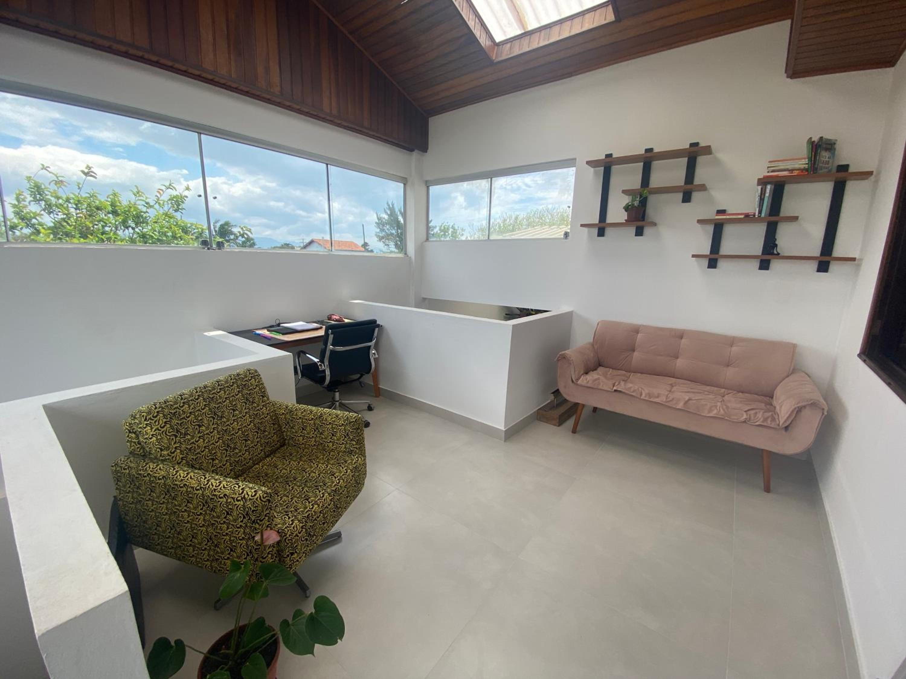 Casa grande com jardim