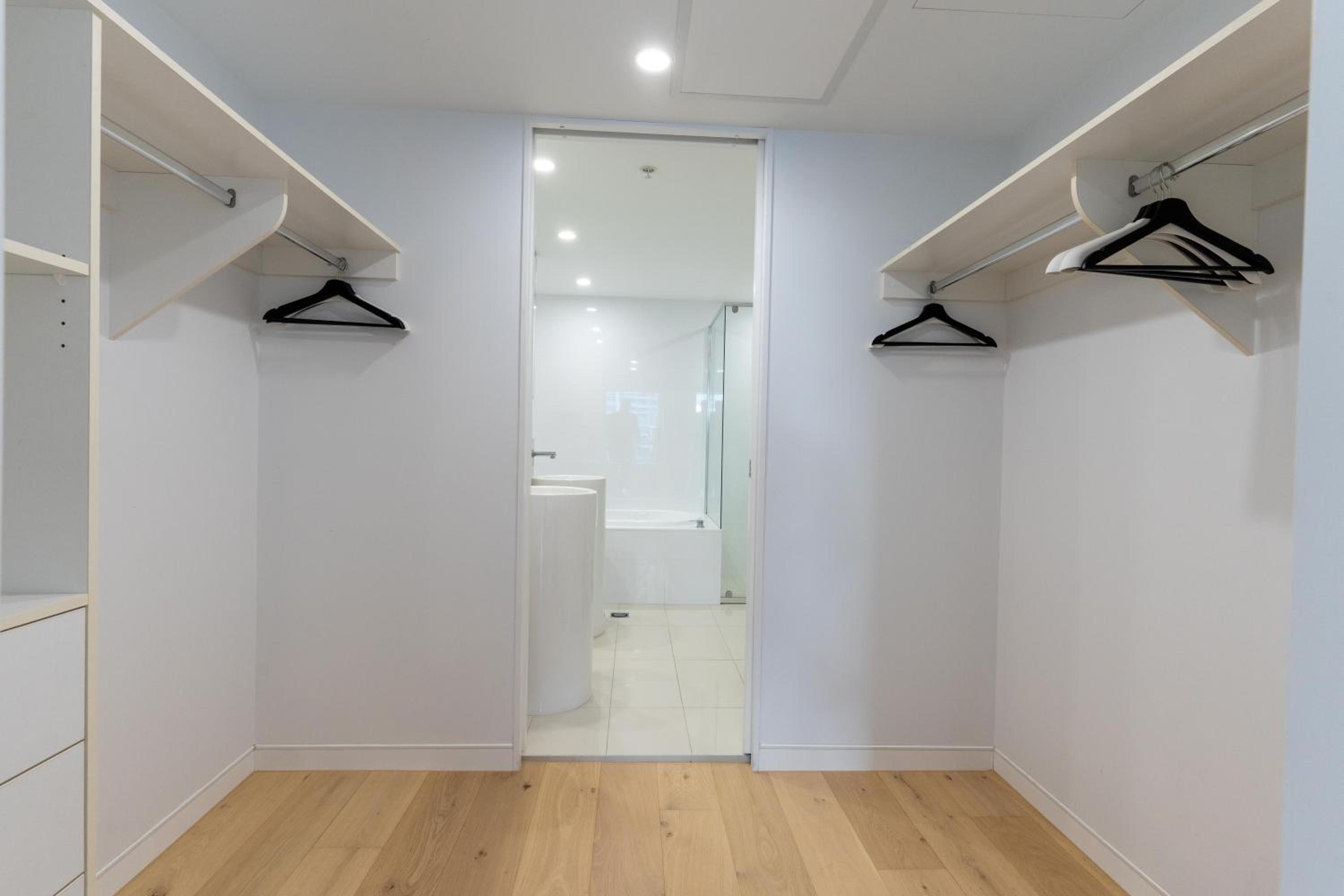 Broadbeach Luxury Oracle Tower 1 Apartment 2Bed 2Bath 1 Car