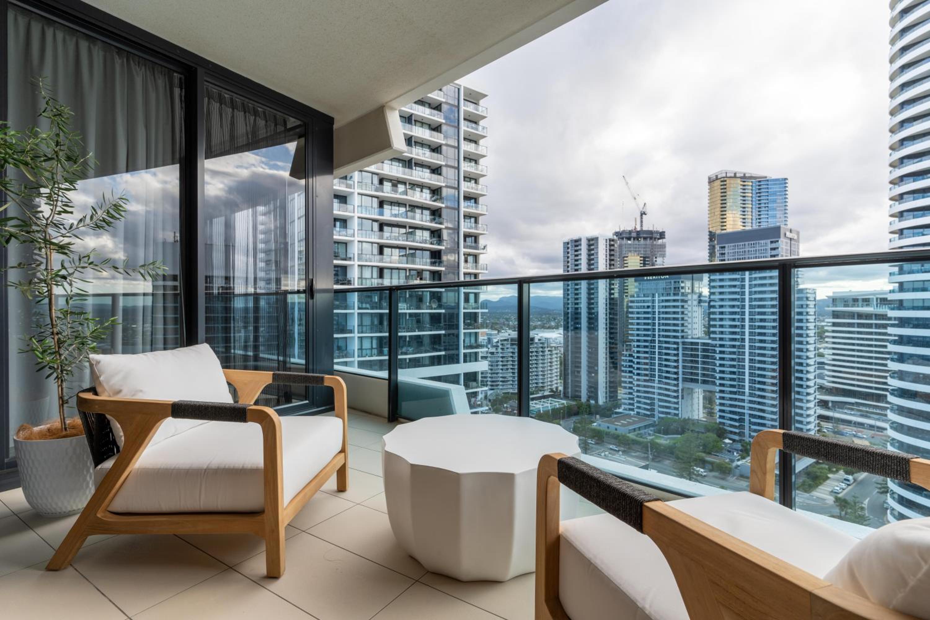 Broadbeach Luxury Oracle Tower 1 Apartment 2Bed 2Bath 1 Car