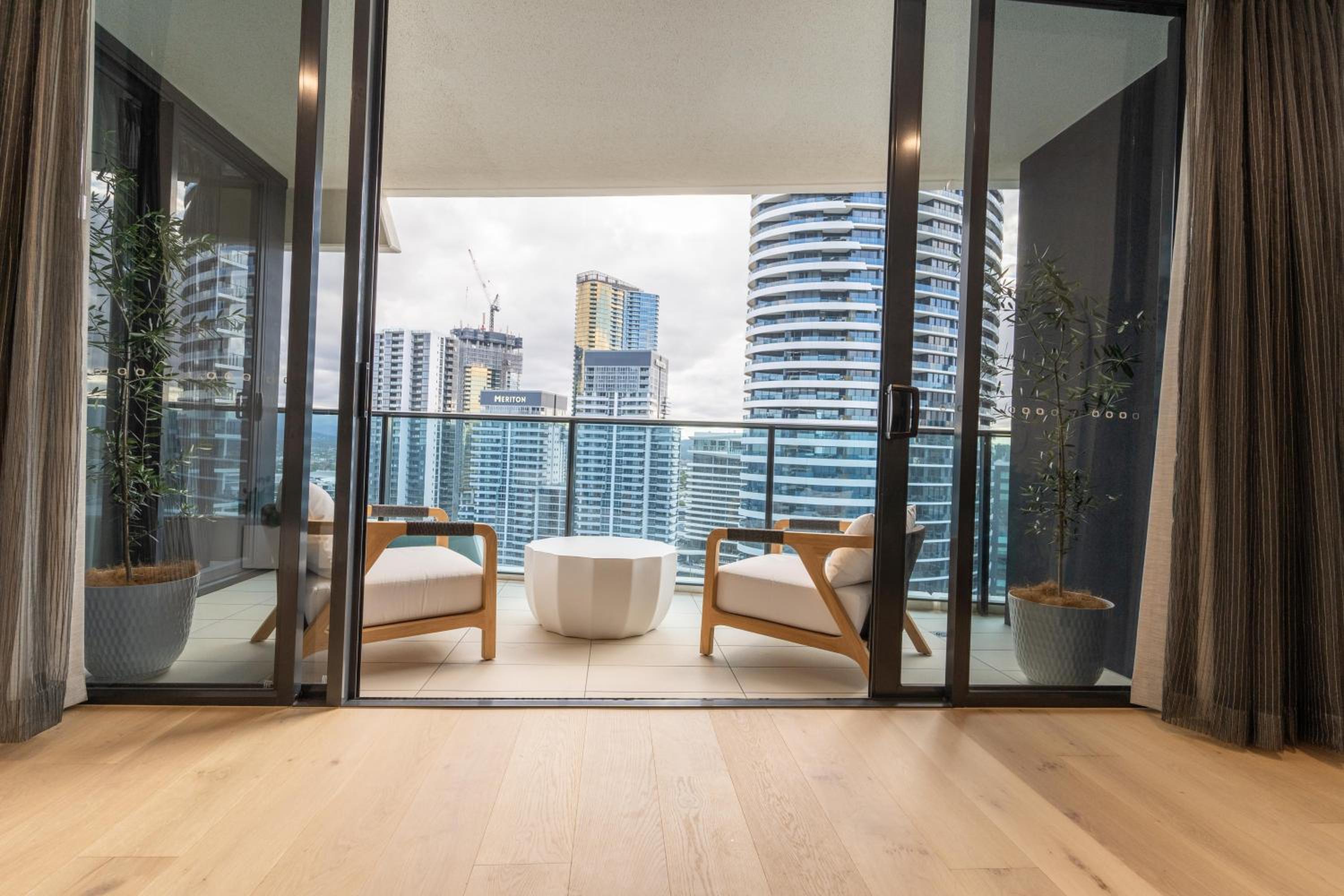 Broadbeach Luxury Oracle Tower 1 Apartment 2Bed 2Bath 1 Car