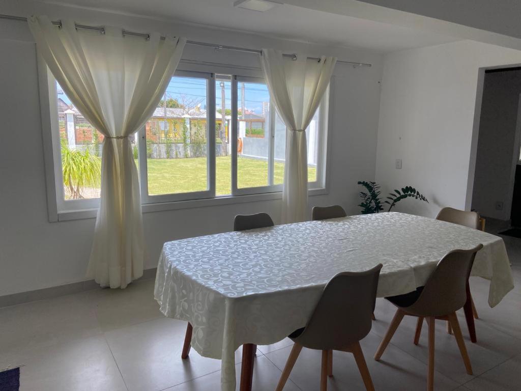 Casa grande com jardim