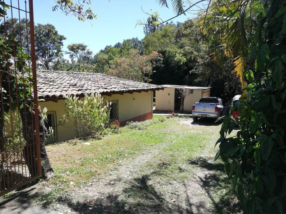 Ecolodge Guancascos, cabaña para 16 personas al pie del PN Celaque view 2