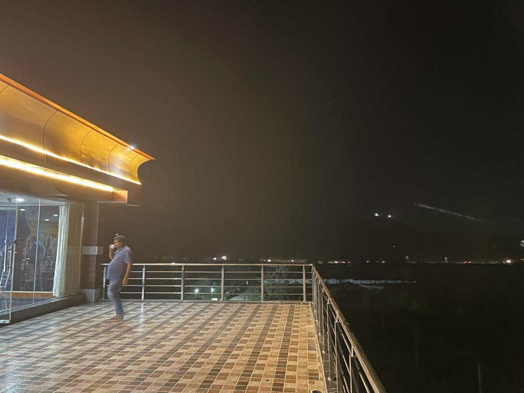 Dhruva Sky villament