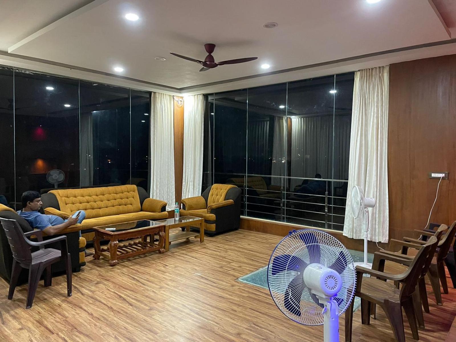 Dhruva Sky villament