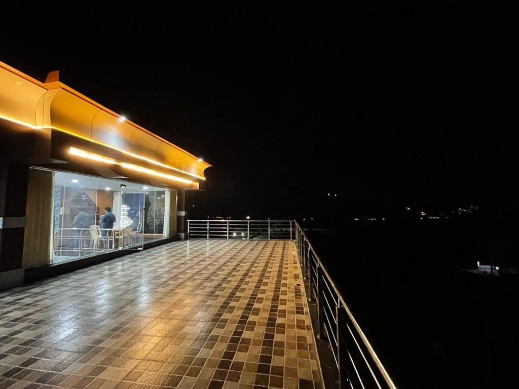 Dhruva Sky villament