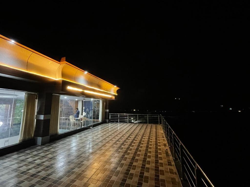 Dhruva Sky villament